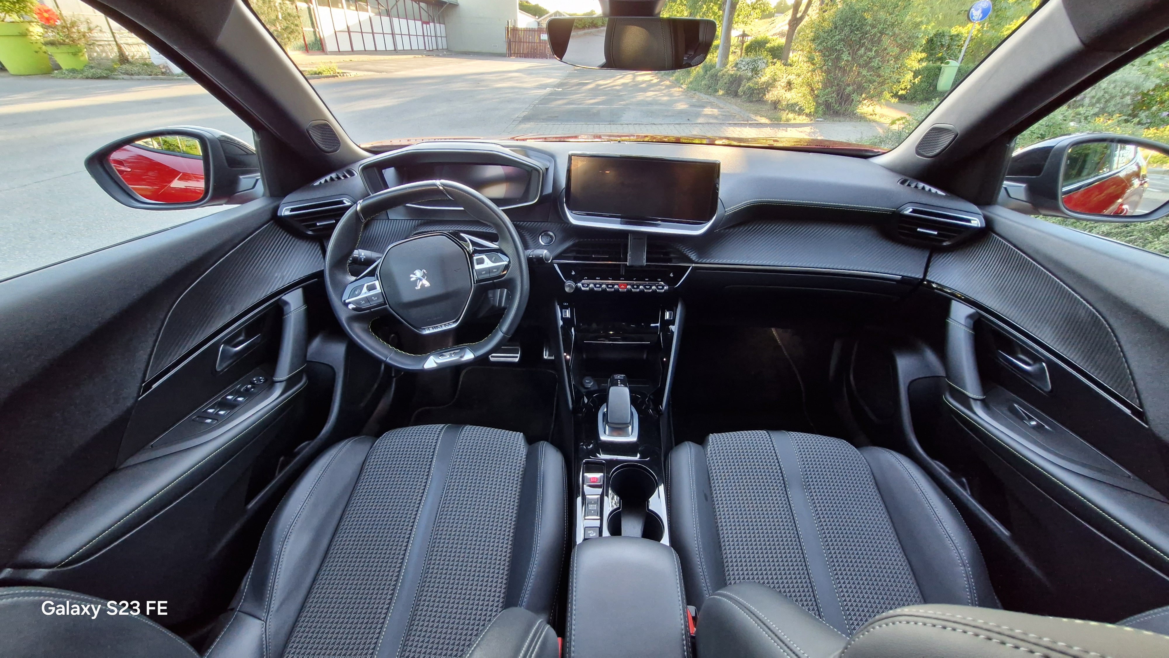 Peugeot 2008 mit Navigationsgerät