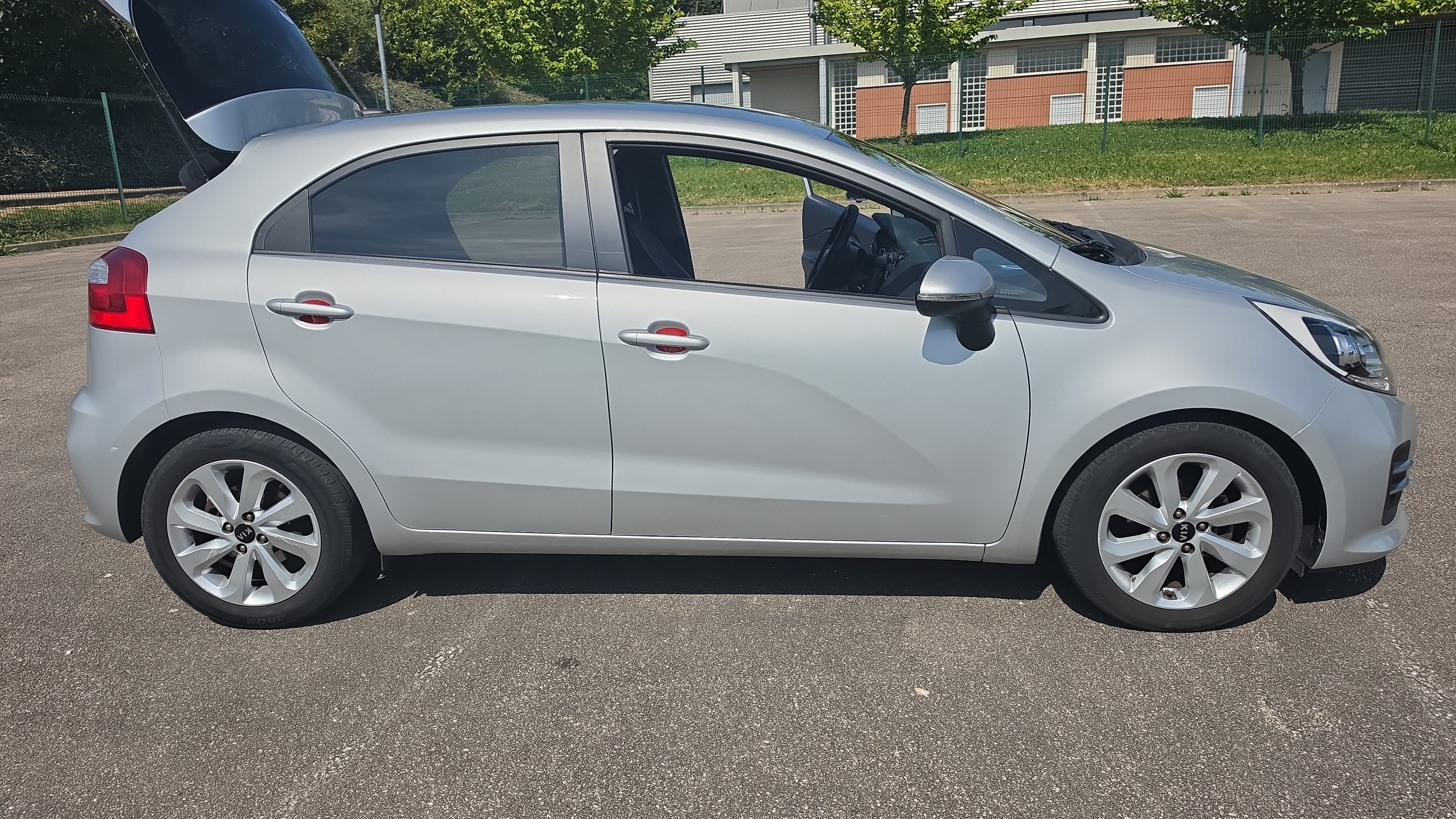 Kia Rio avec Siège bébé