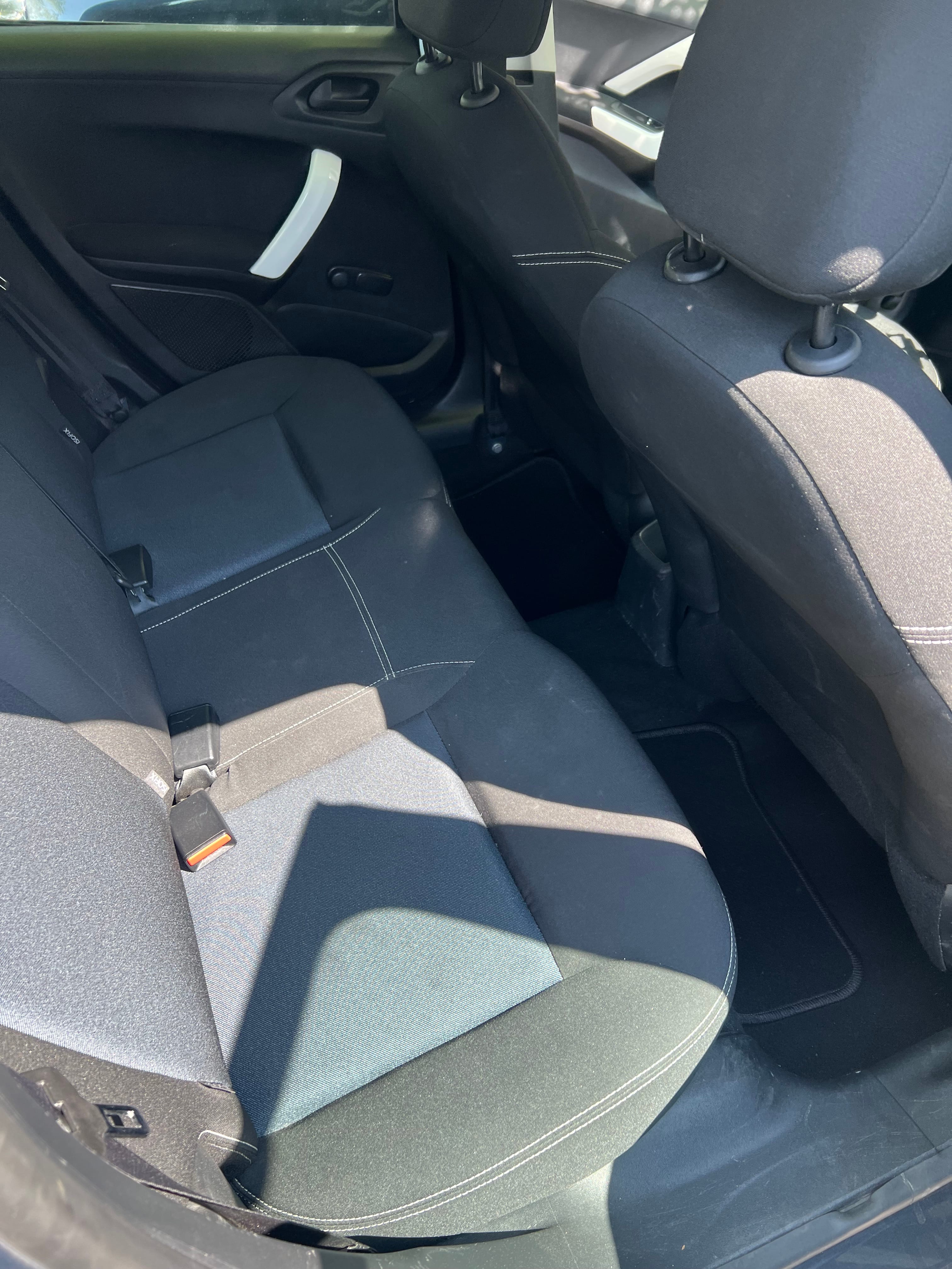 Peugeot 208 avec Entrée audio / iPod