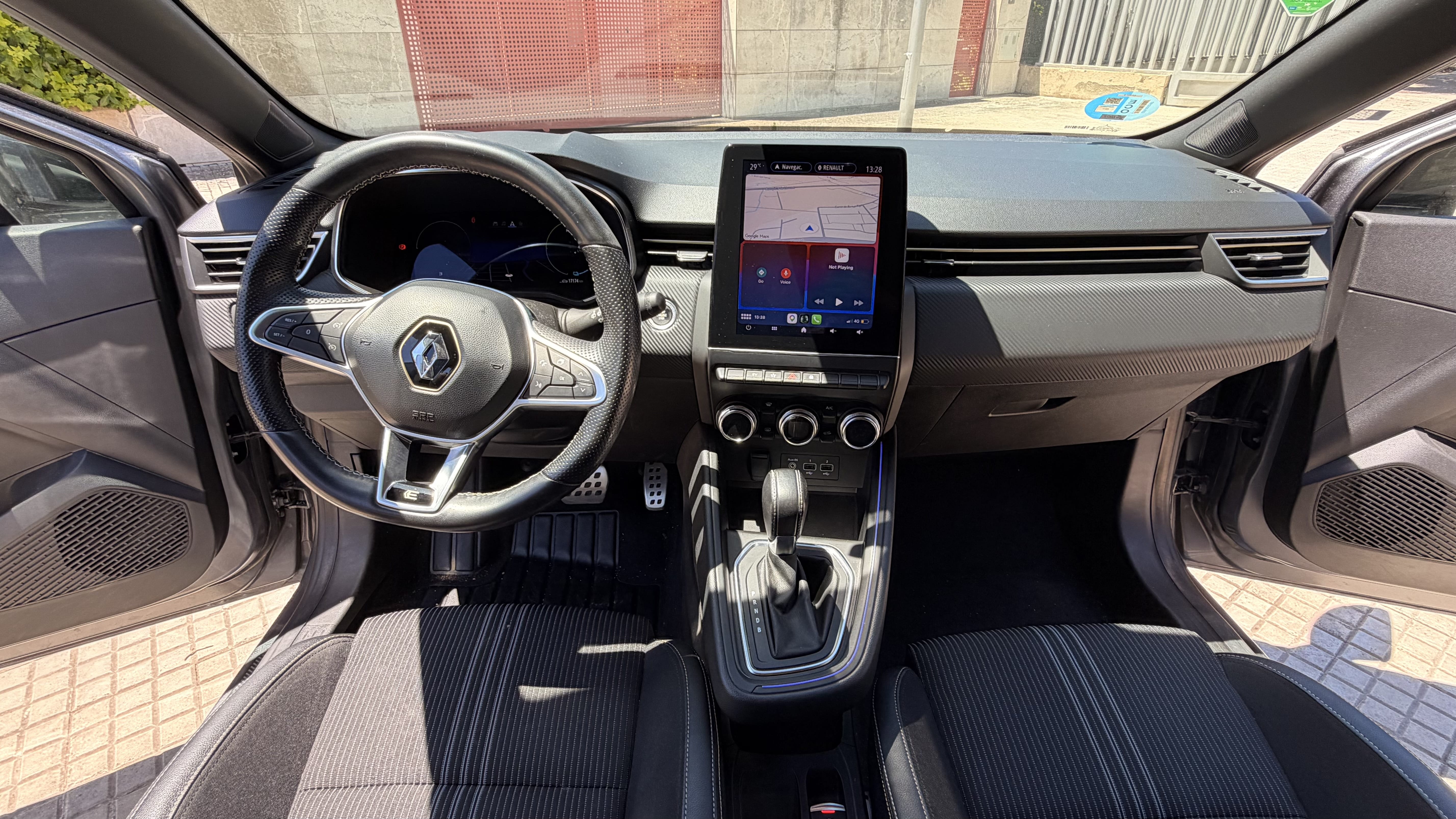 Renault Clio E-tech med GPS