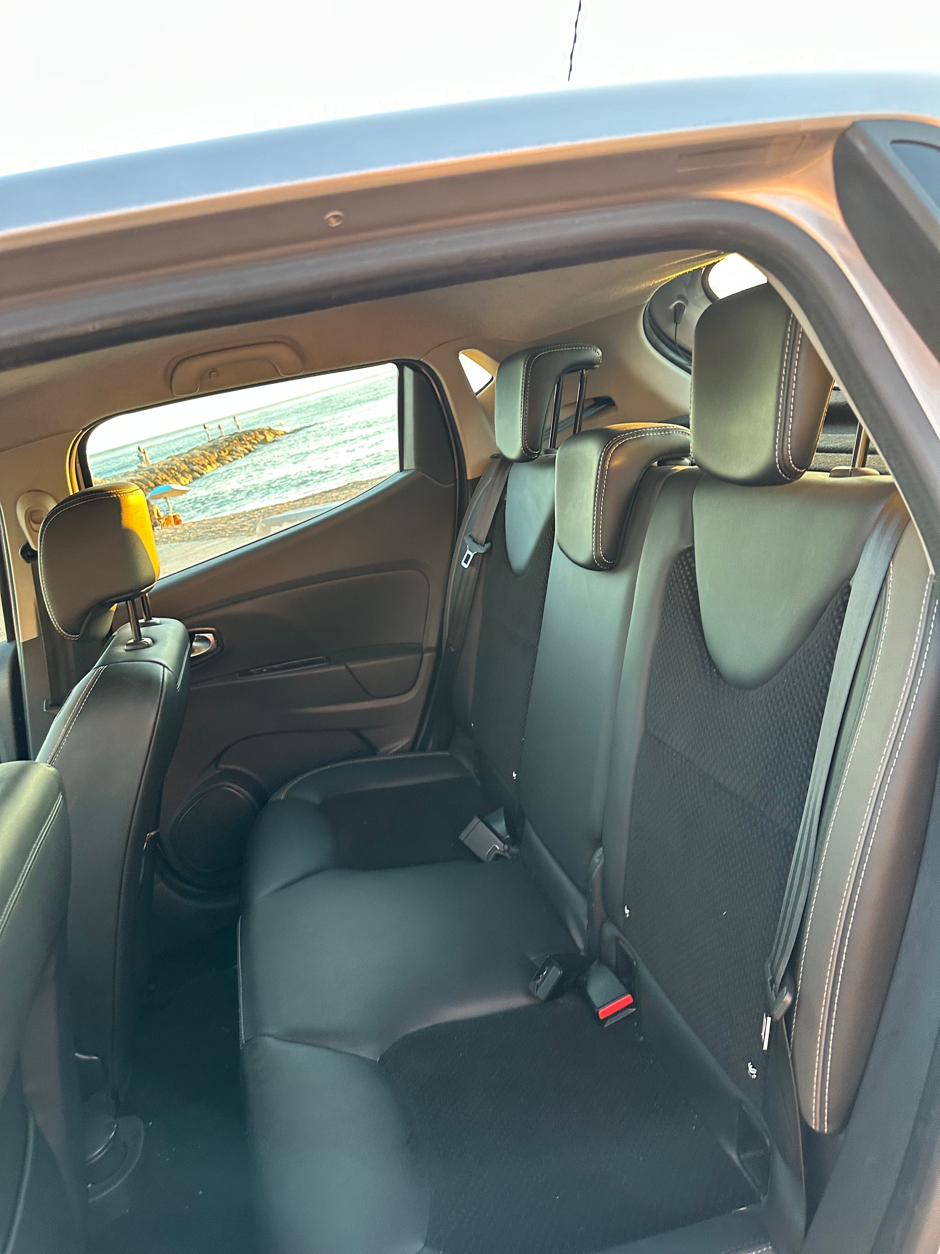 Renault Clio Renault Clio Diesel Grise – Économique, Confortable et Facile à Garer avec Climatisation