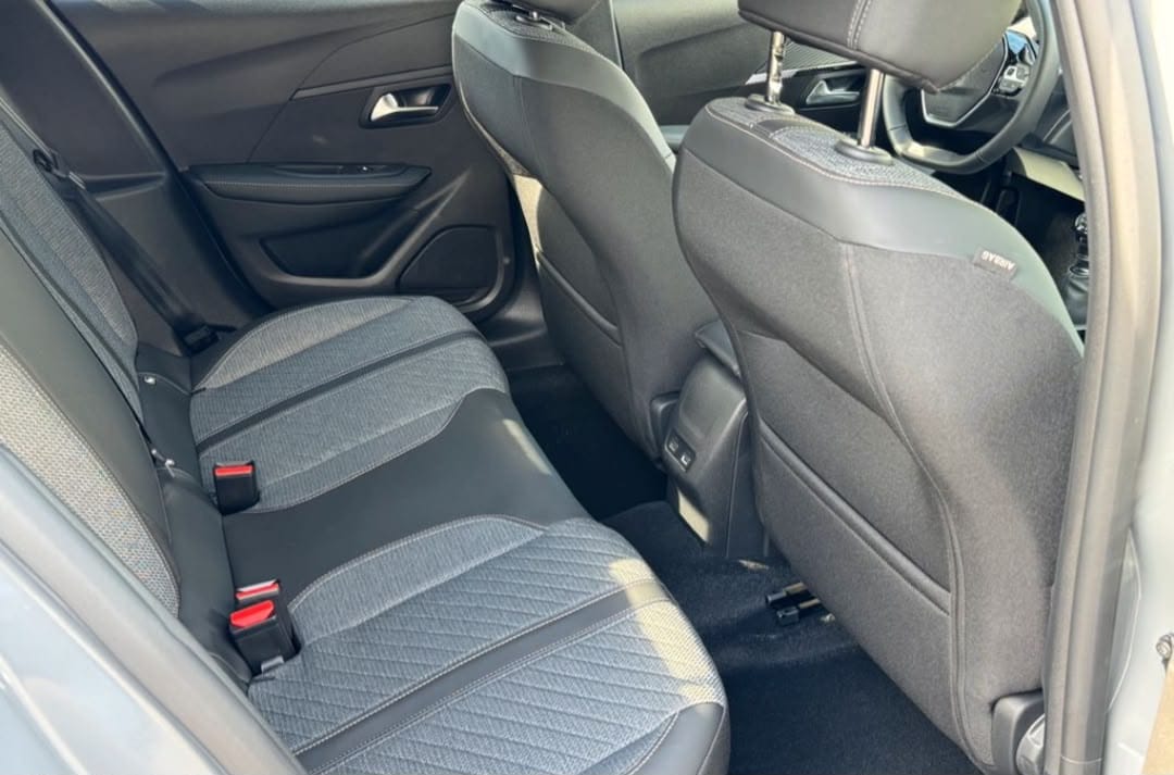 Peugeot 208 avec GPS