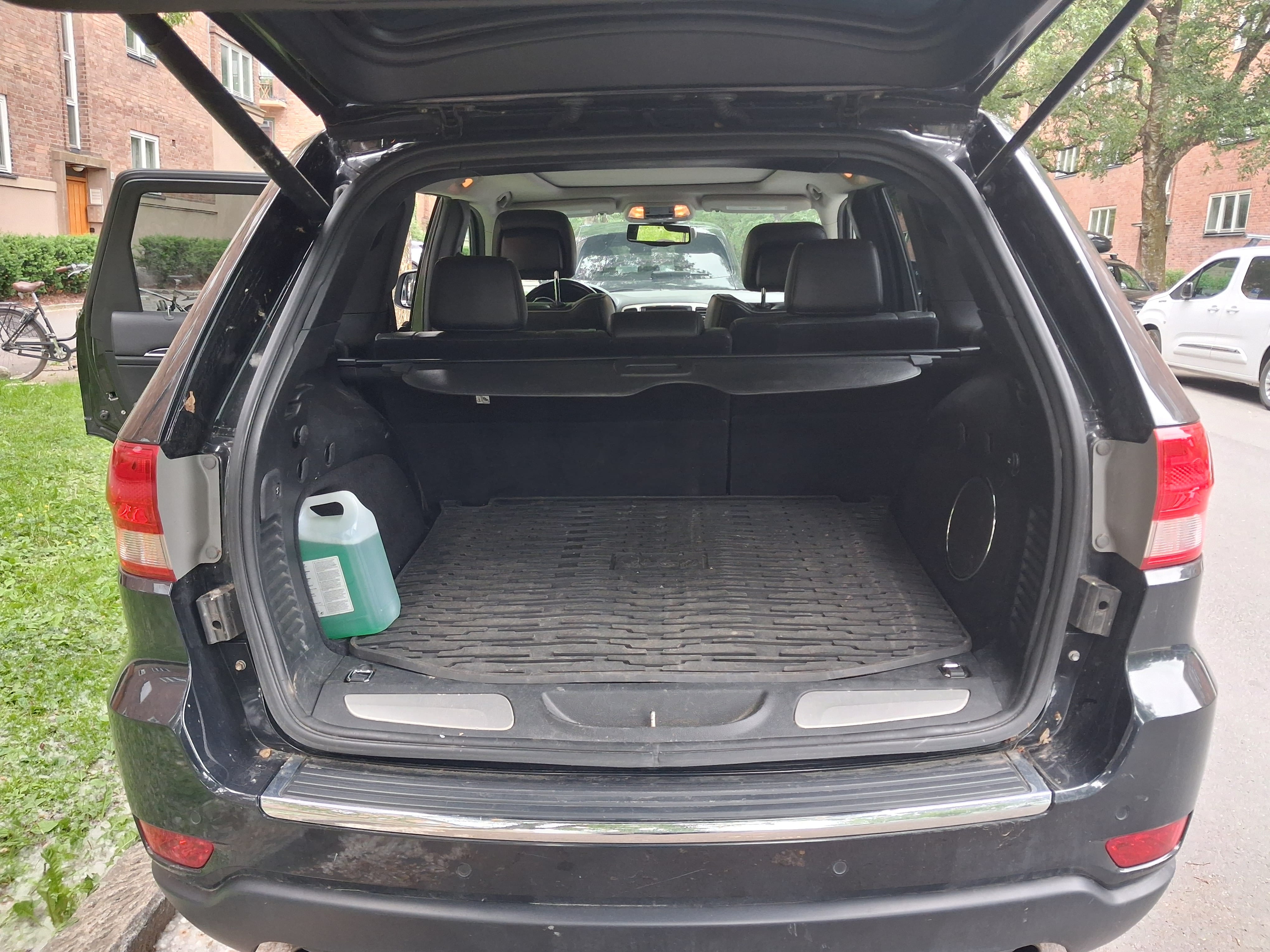Jeep Grand Cherokee with Bluetooth audio