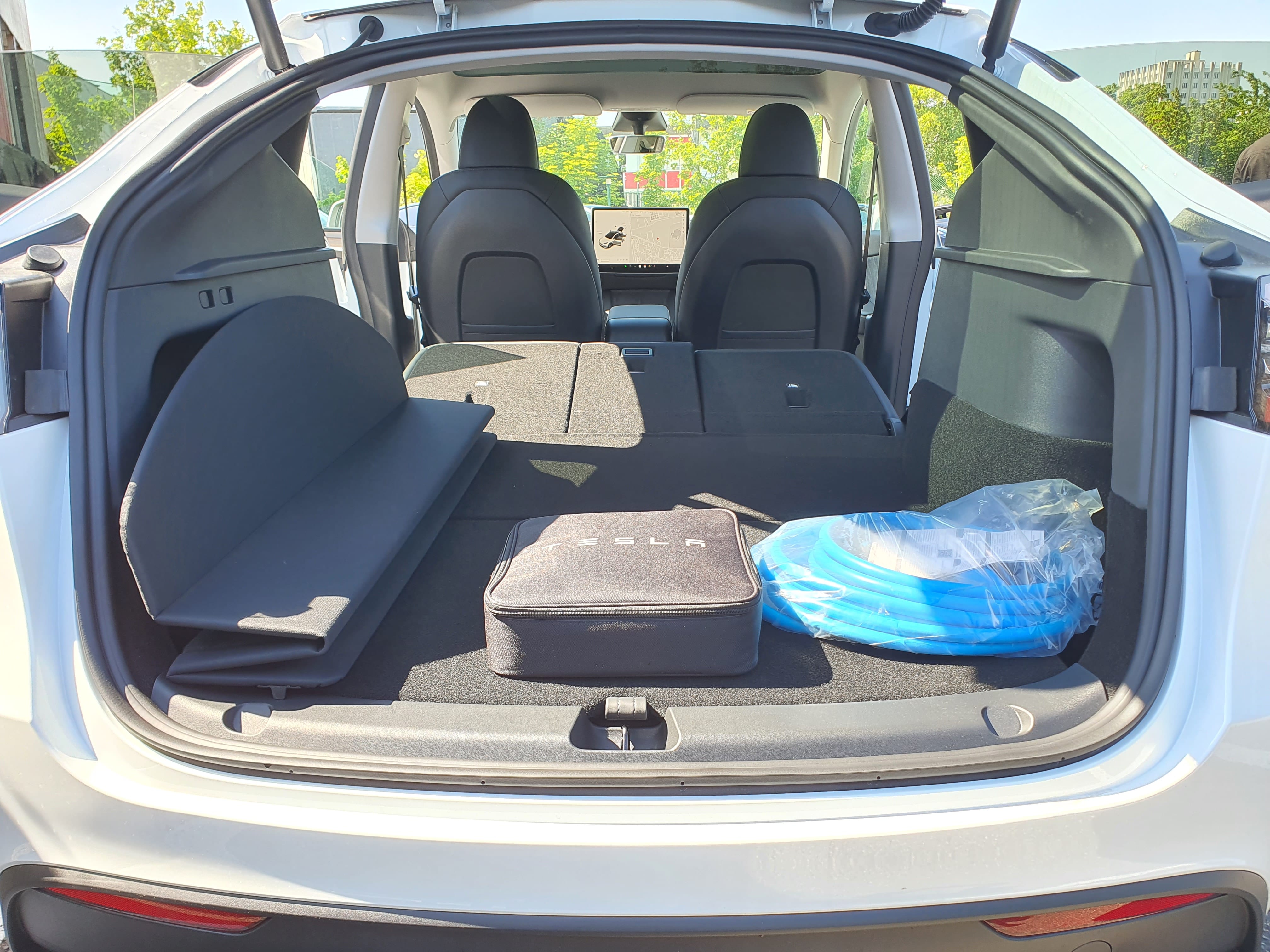 Tesla Model Y avec Siège bébé