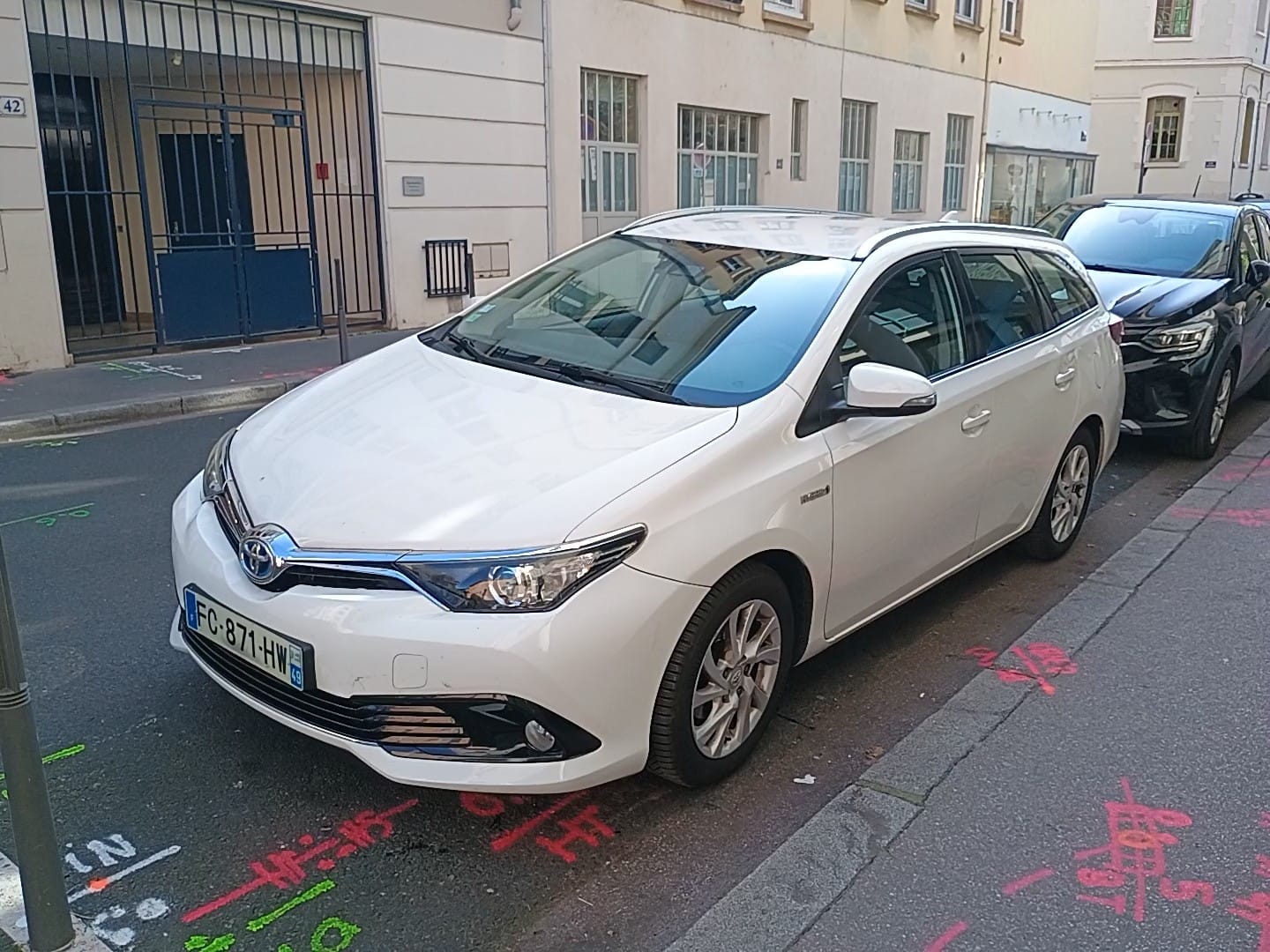 Toyota Auris Touring Sports, 2018, Essence 95 / Électrique (hybride), automatique