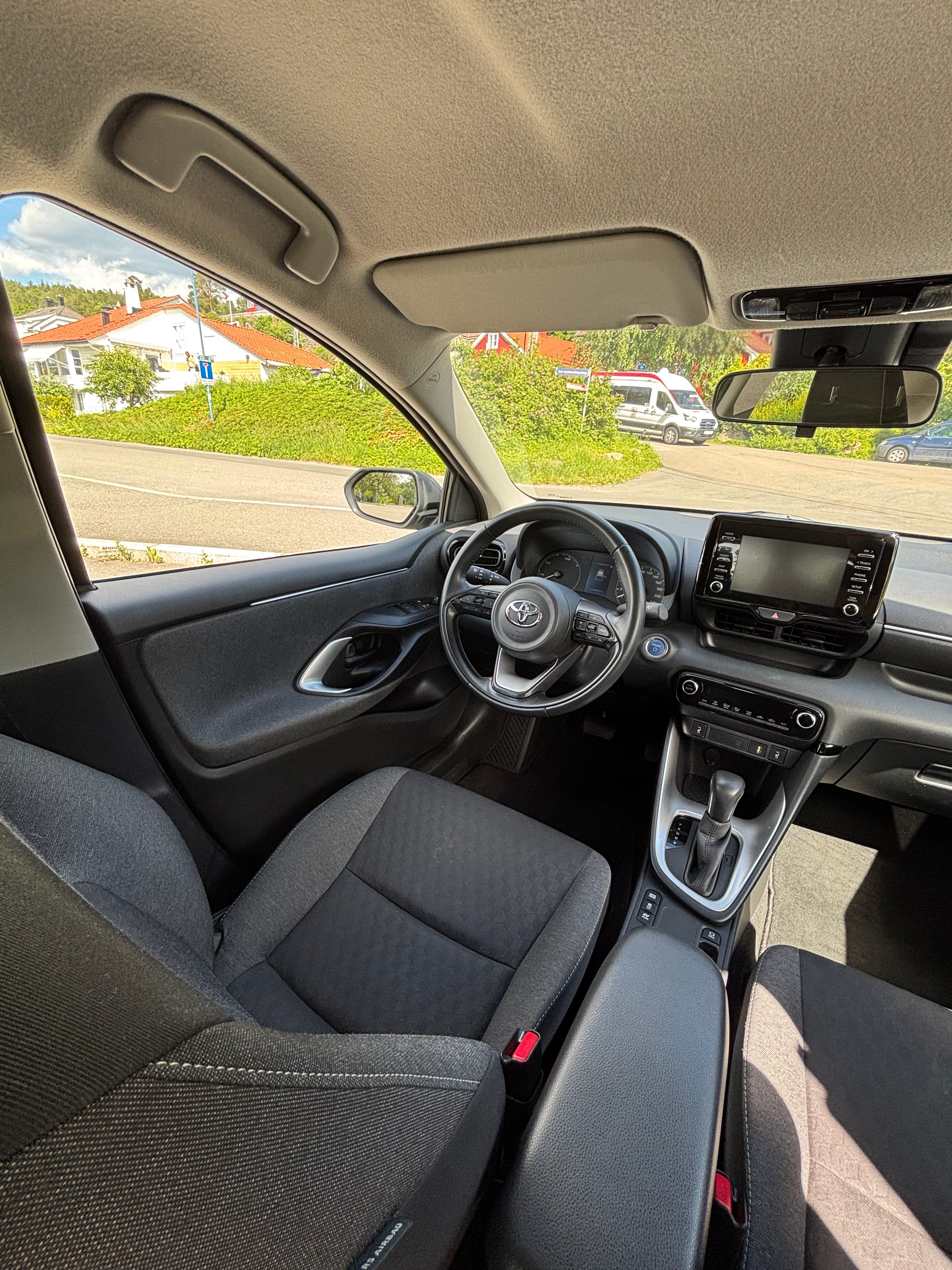 Toyota Yaris Hybrid 1.5 hybrid bensin aut with Cruise control