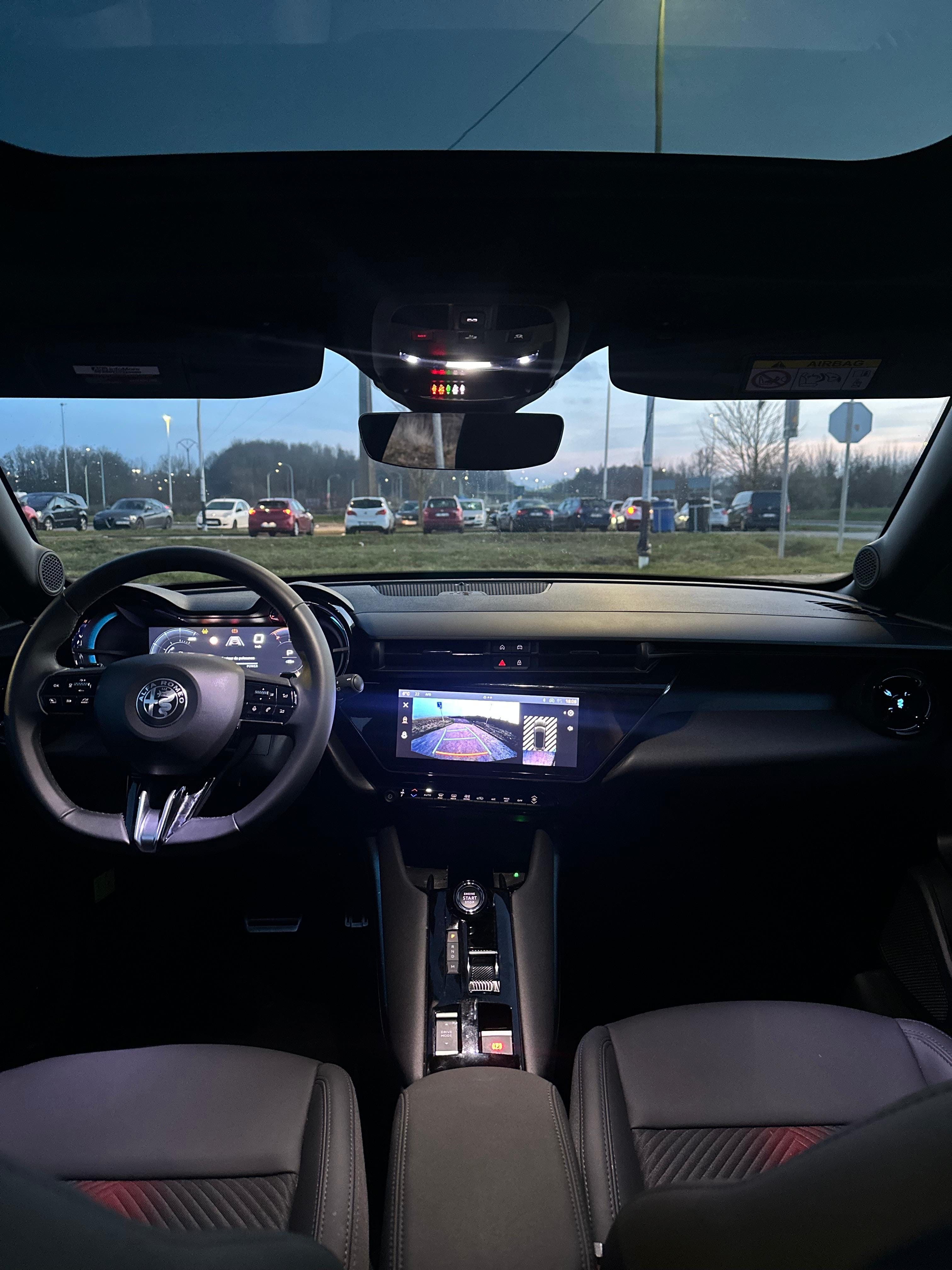 Alfa-Romeo Junior met Achteruitrijcamera