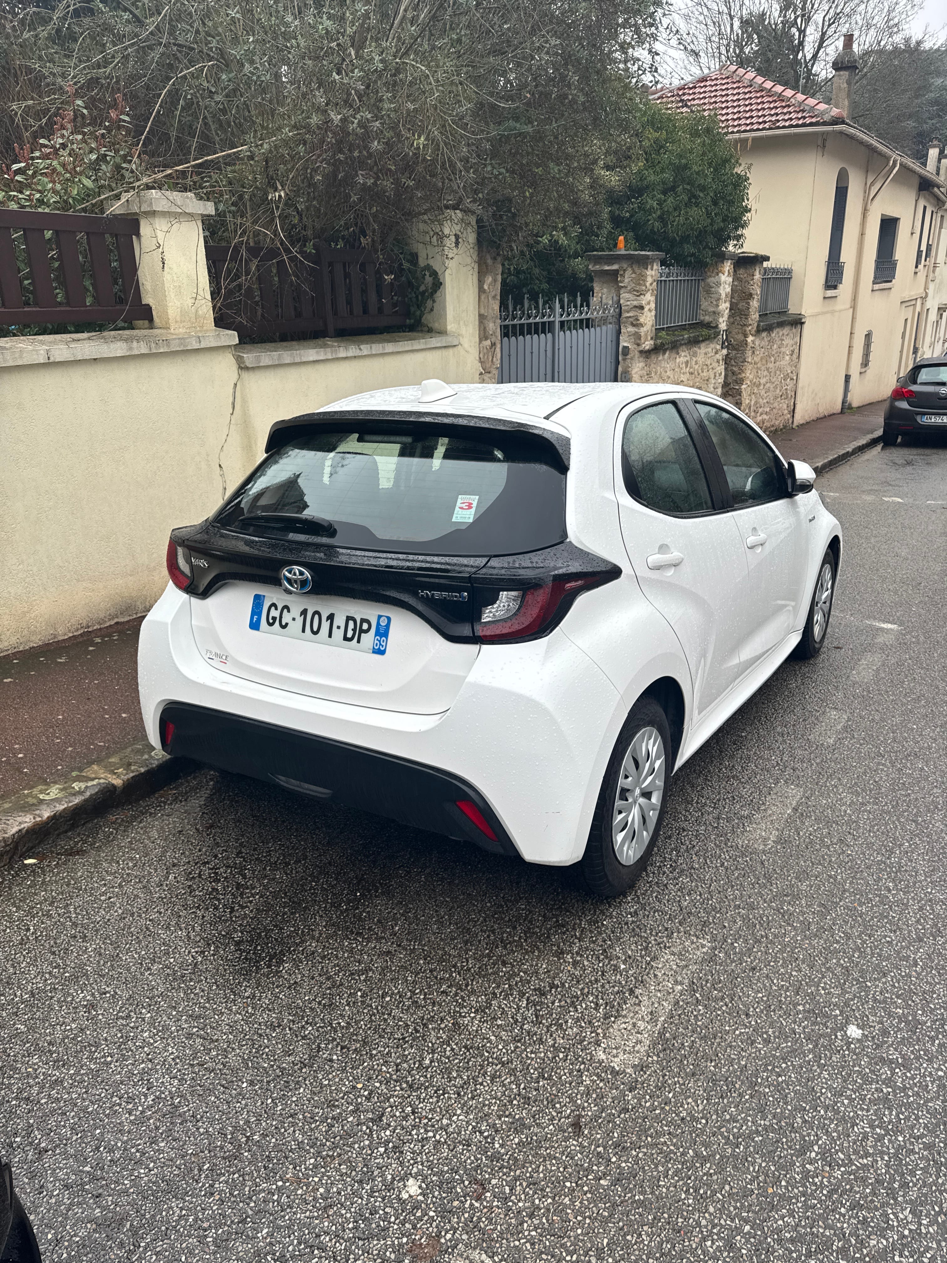 Toyota Yaris Hybride avec GPS