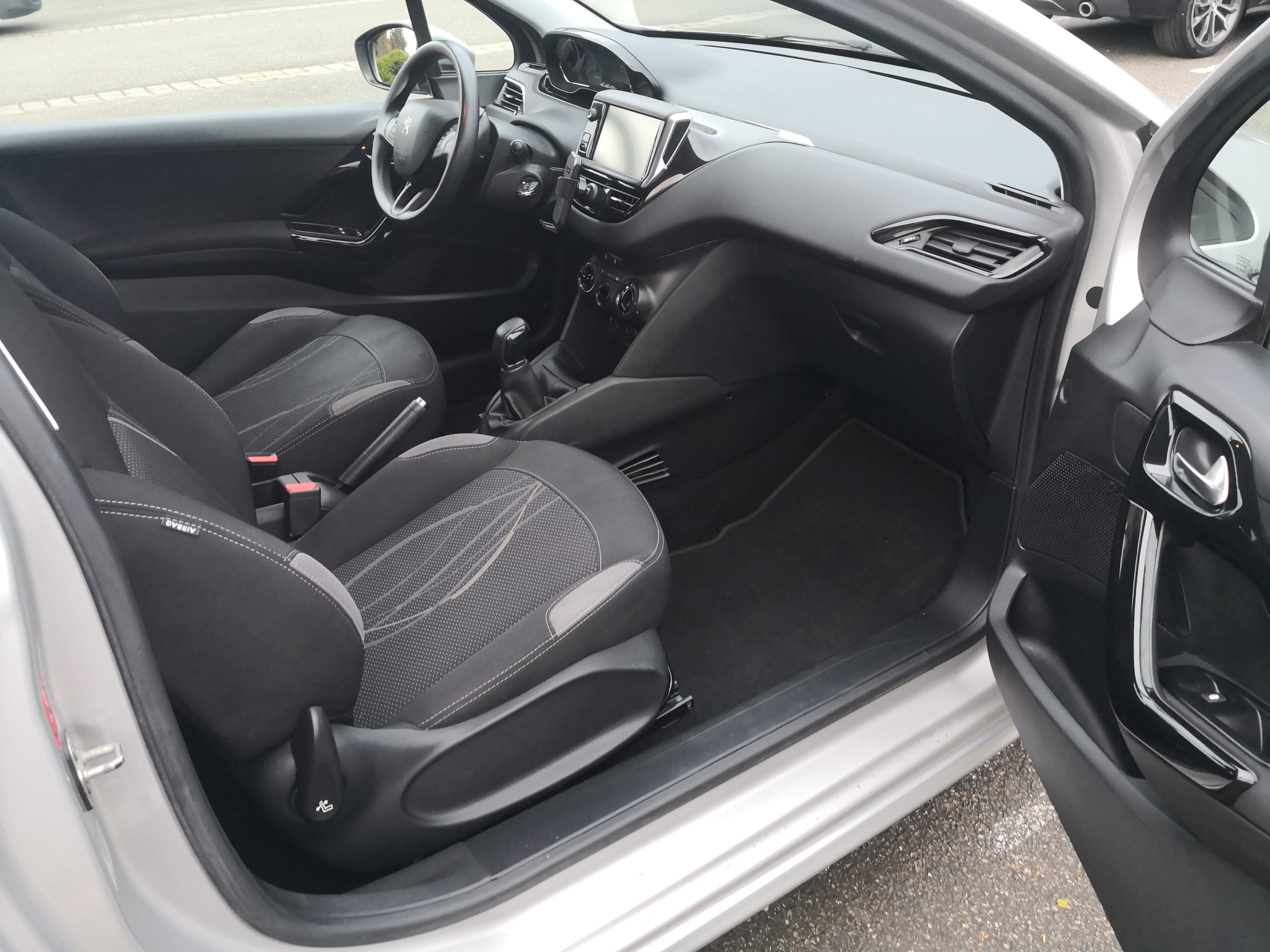 Peugeot 208 avec Entrée audio / iPod