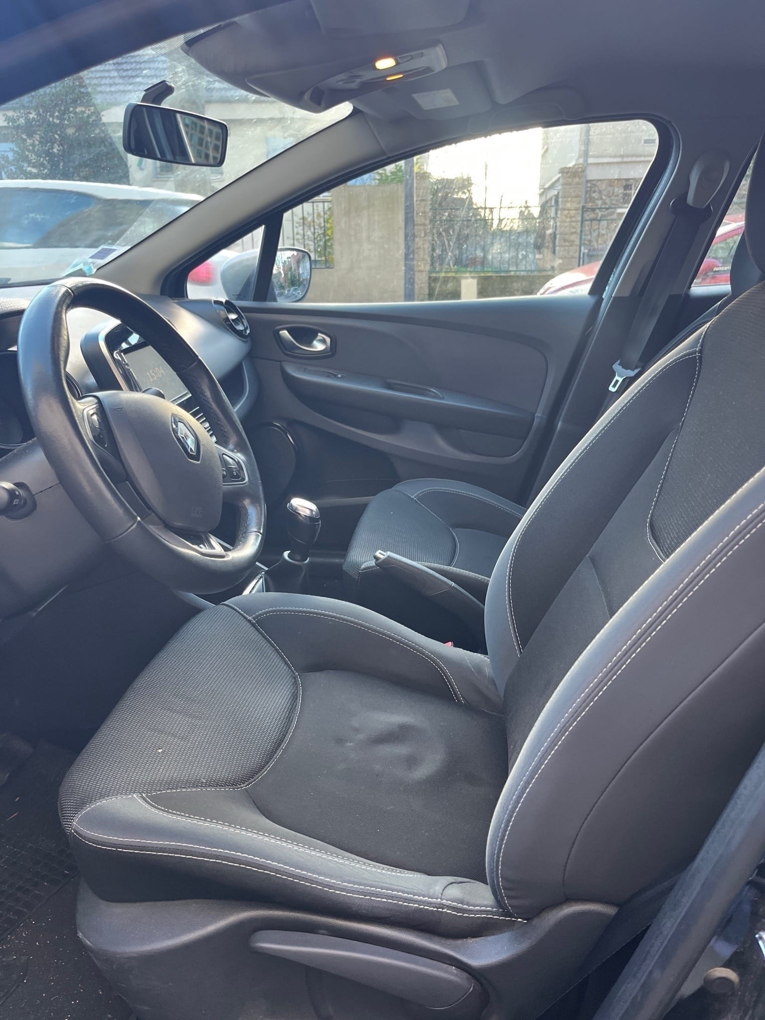Renault Clio EM286TA avec Entrée audio / iPod