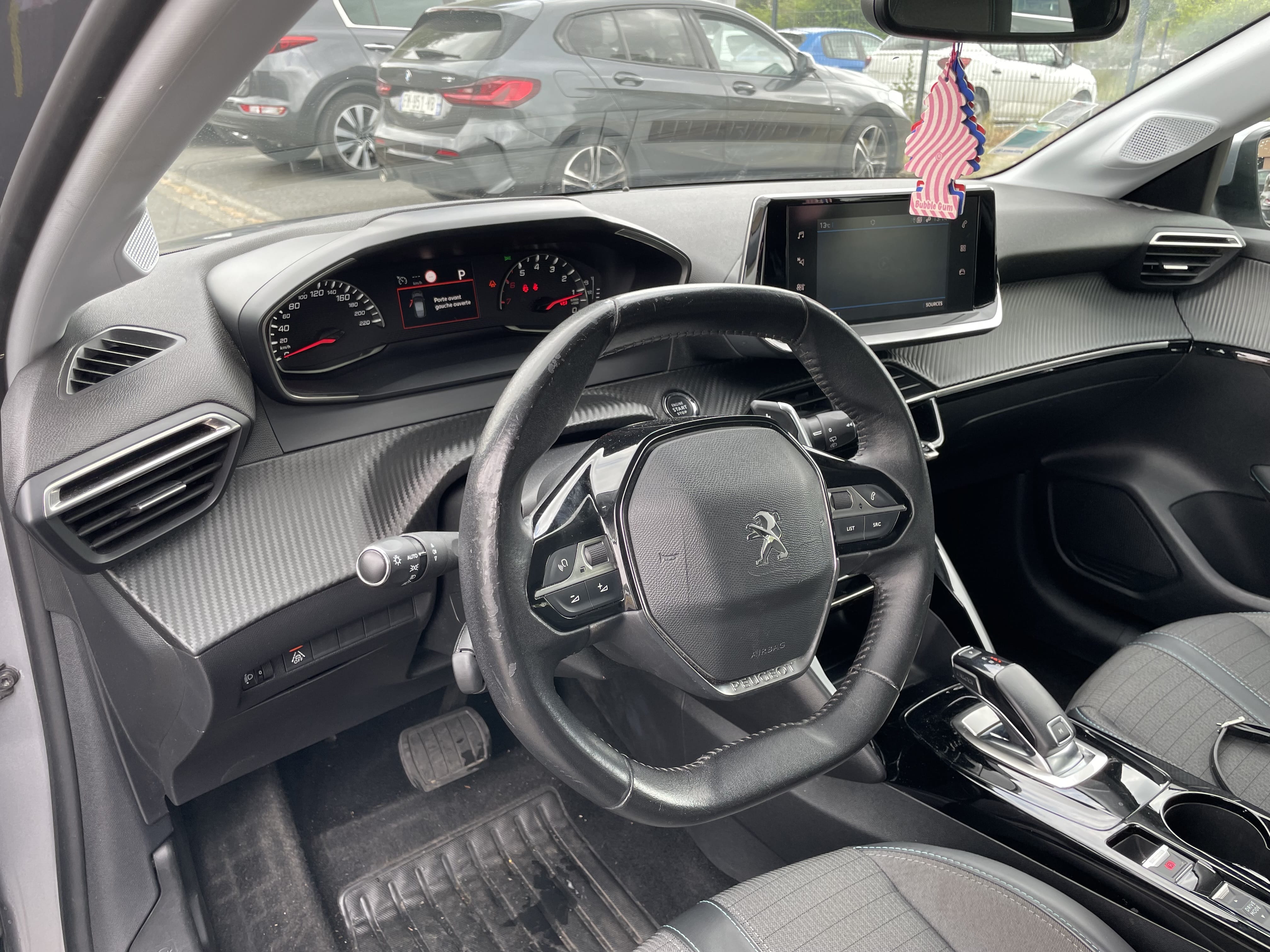 Peugeot 208 100ch EAT8 Allure avec Audio Bluetooth