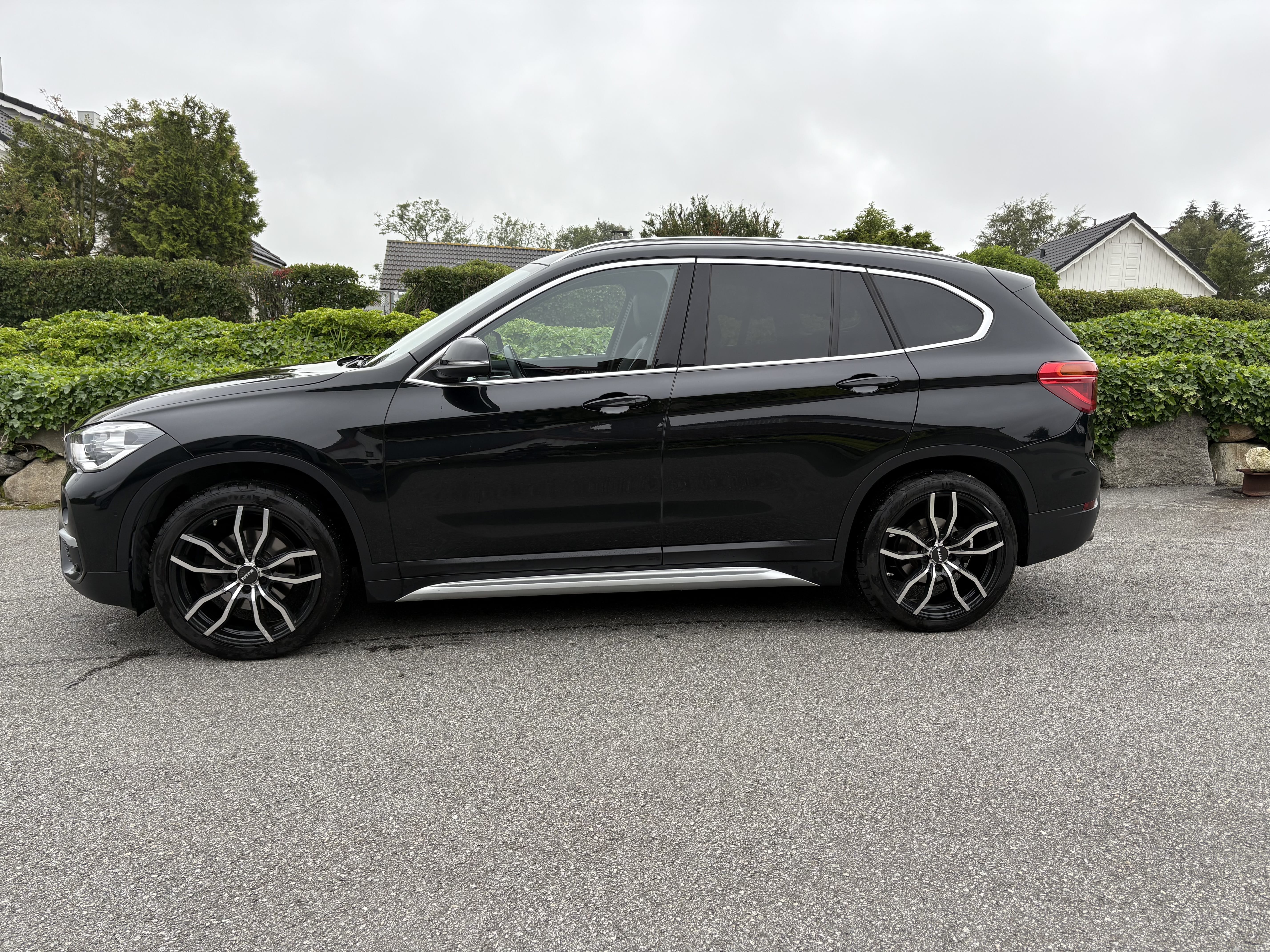 BMW X1 18d xDrive parkert i P-hus med Aircondition