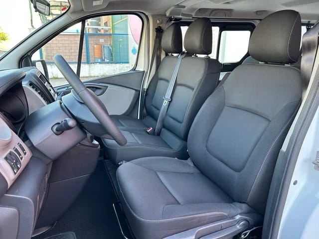 Renault Trafic 1.6 DIESEL 9 ASIENTOS