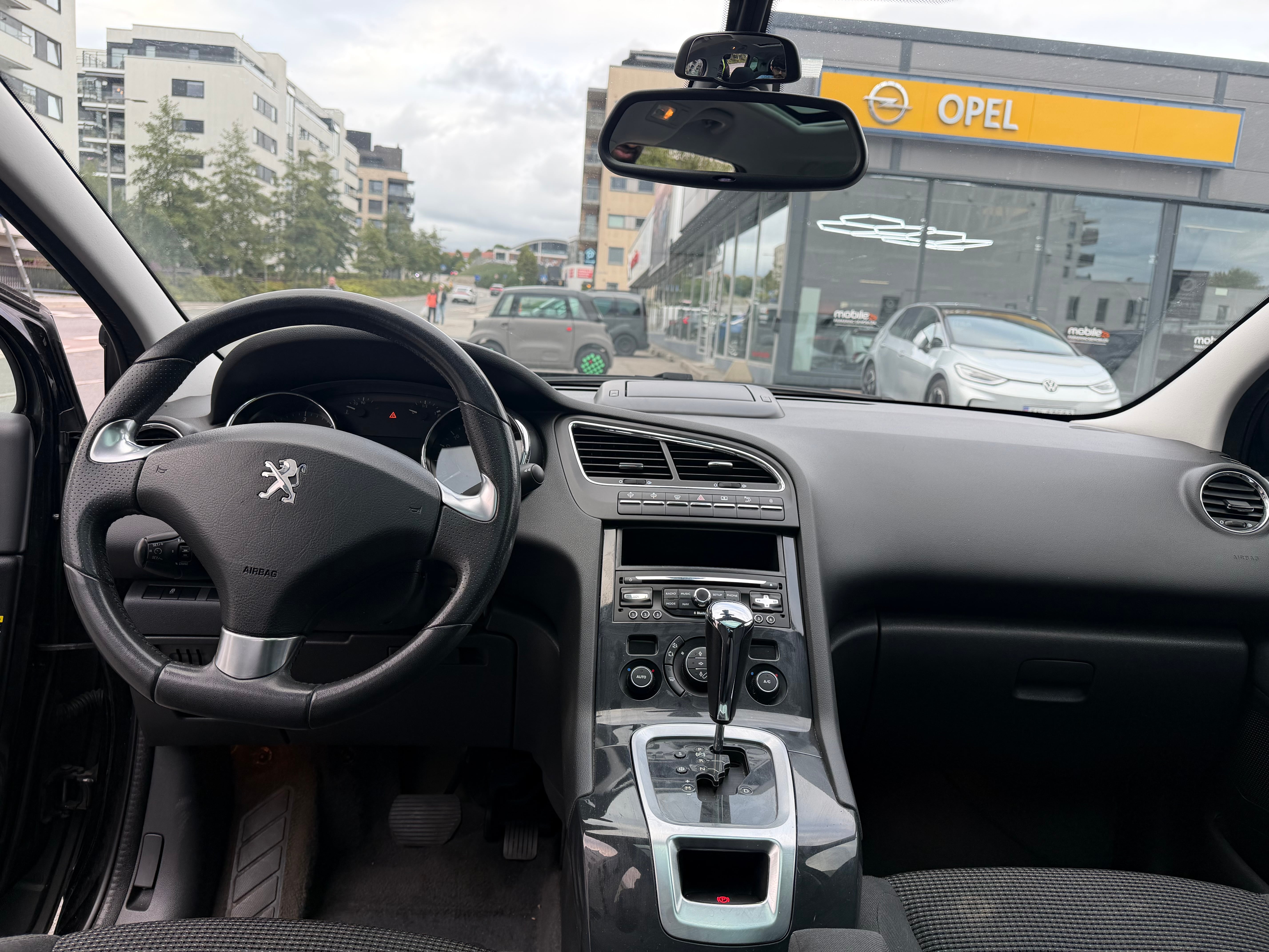Peugeot 5008 with GPS