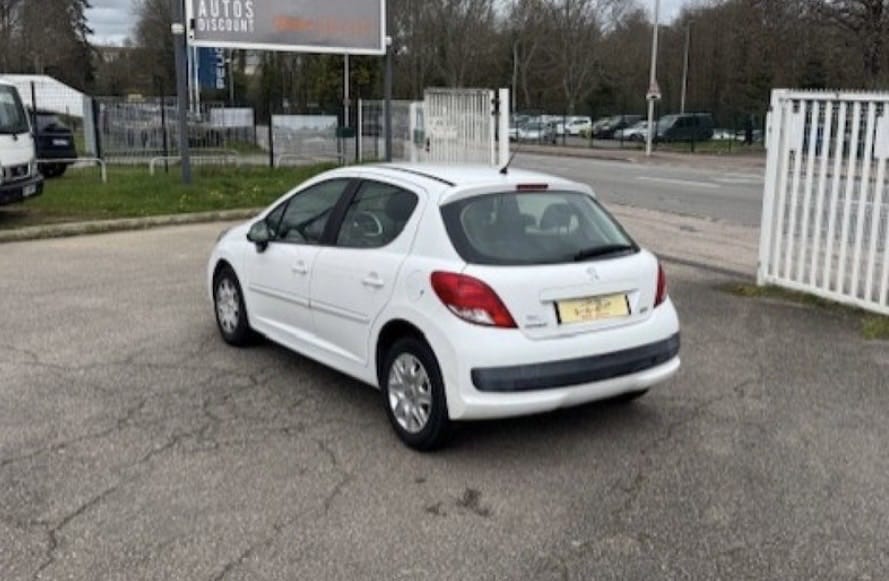 Peugeot 207 with Air conditioning