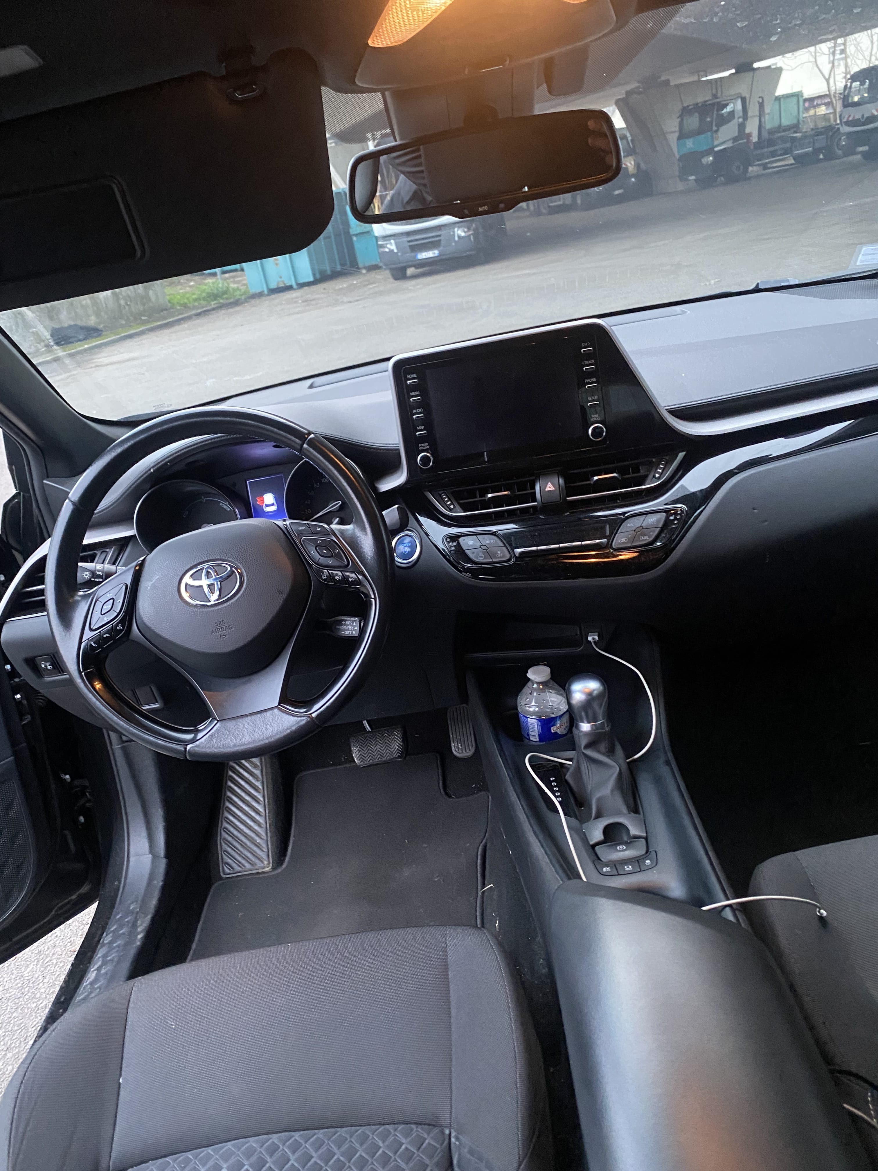 Toyota C-HR Hybrid avec Entrée audio / iPod