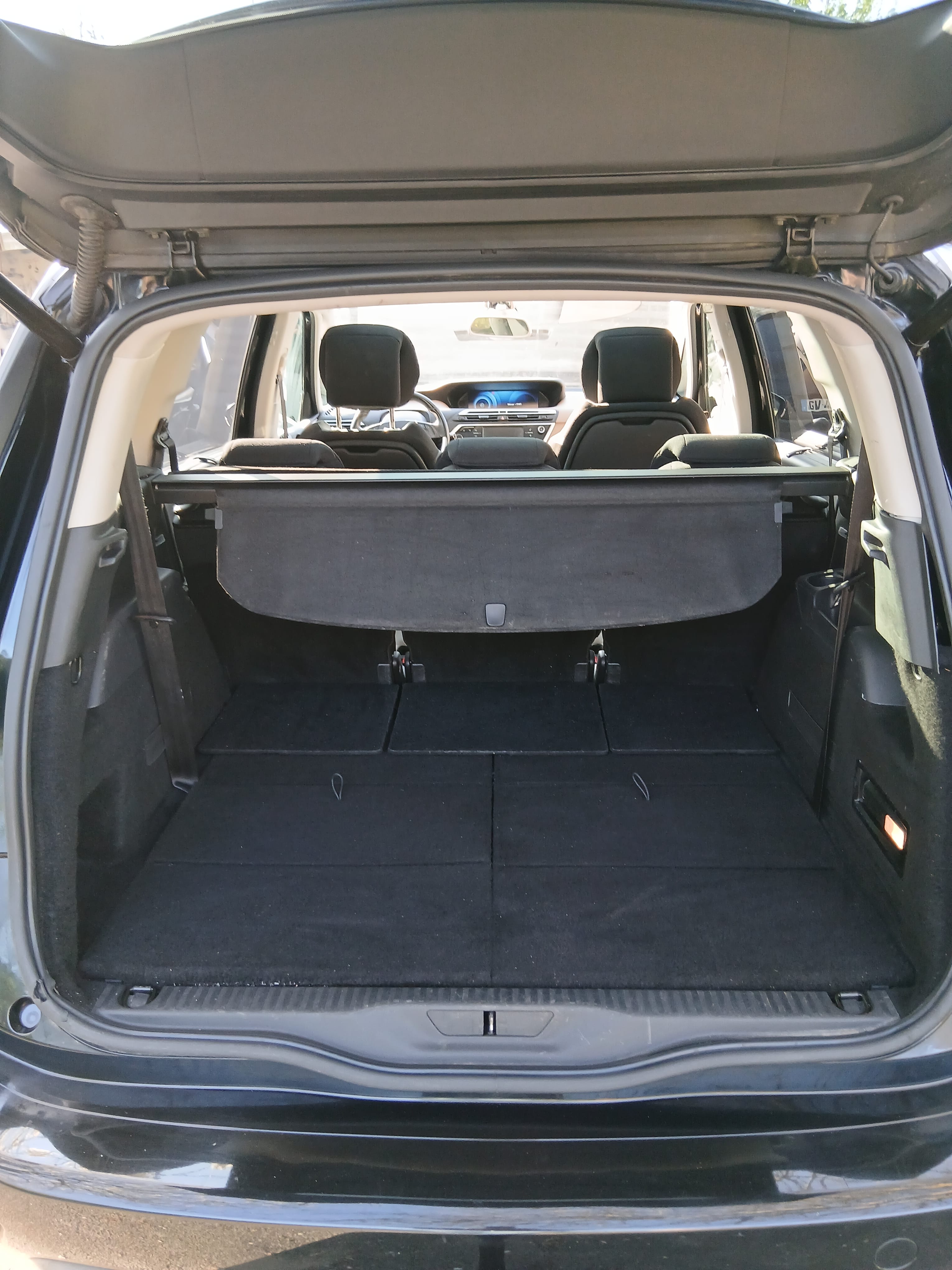 Citroen C4 Grand Picasso avec Coffre de toit