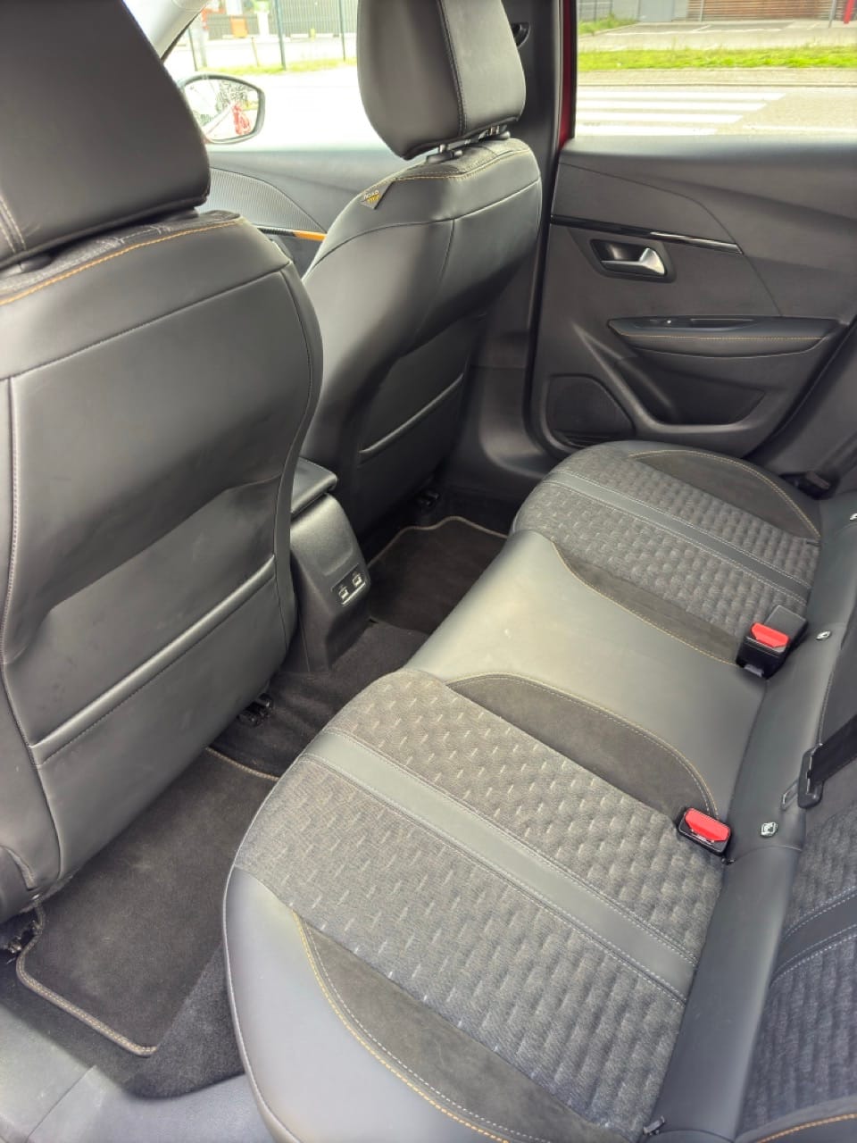 Peugeot e-208 GT Électrique avec Android Auto