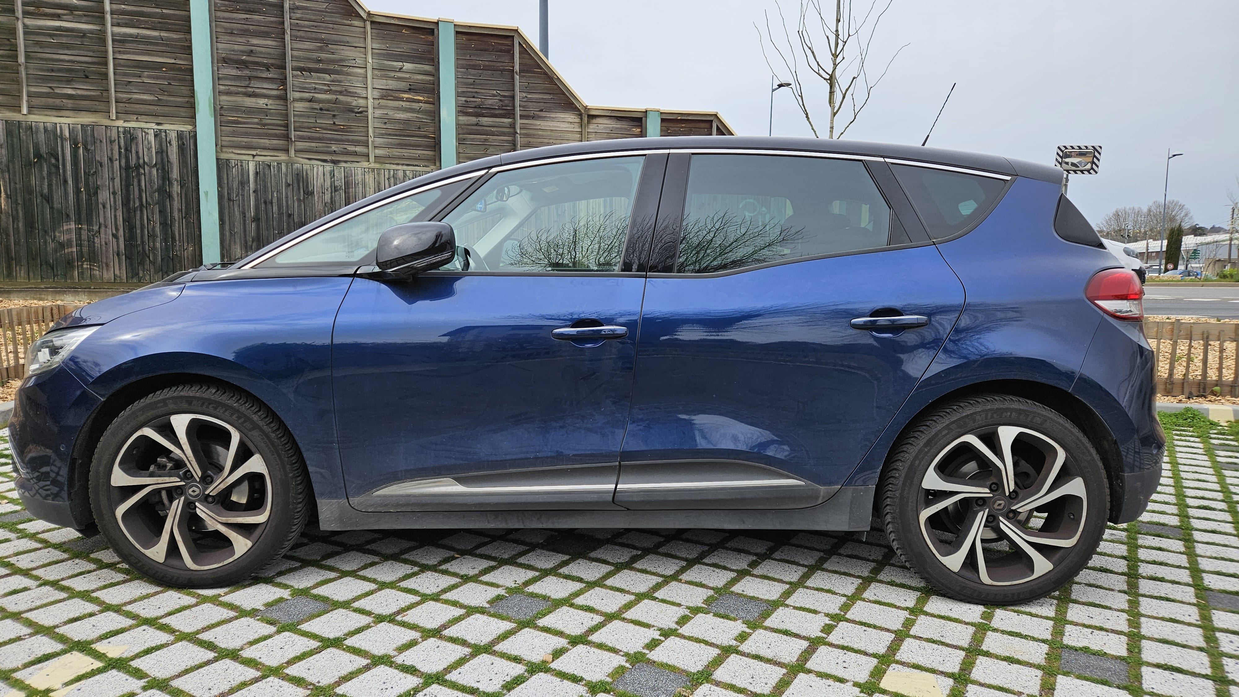 Renault Scenic Essence avec Climatisation