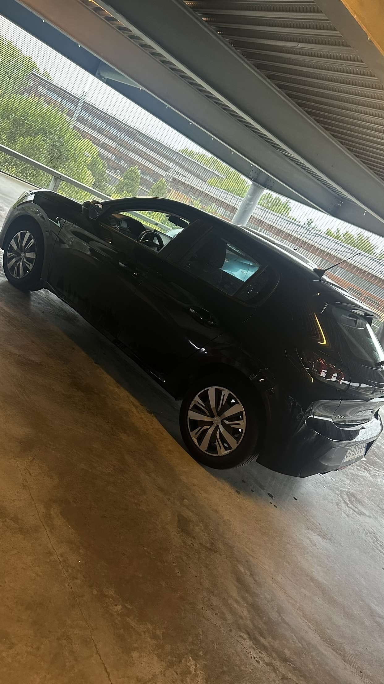 Peugeot 208 avec GPS