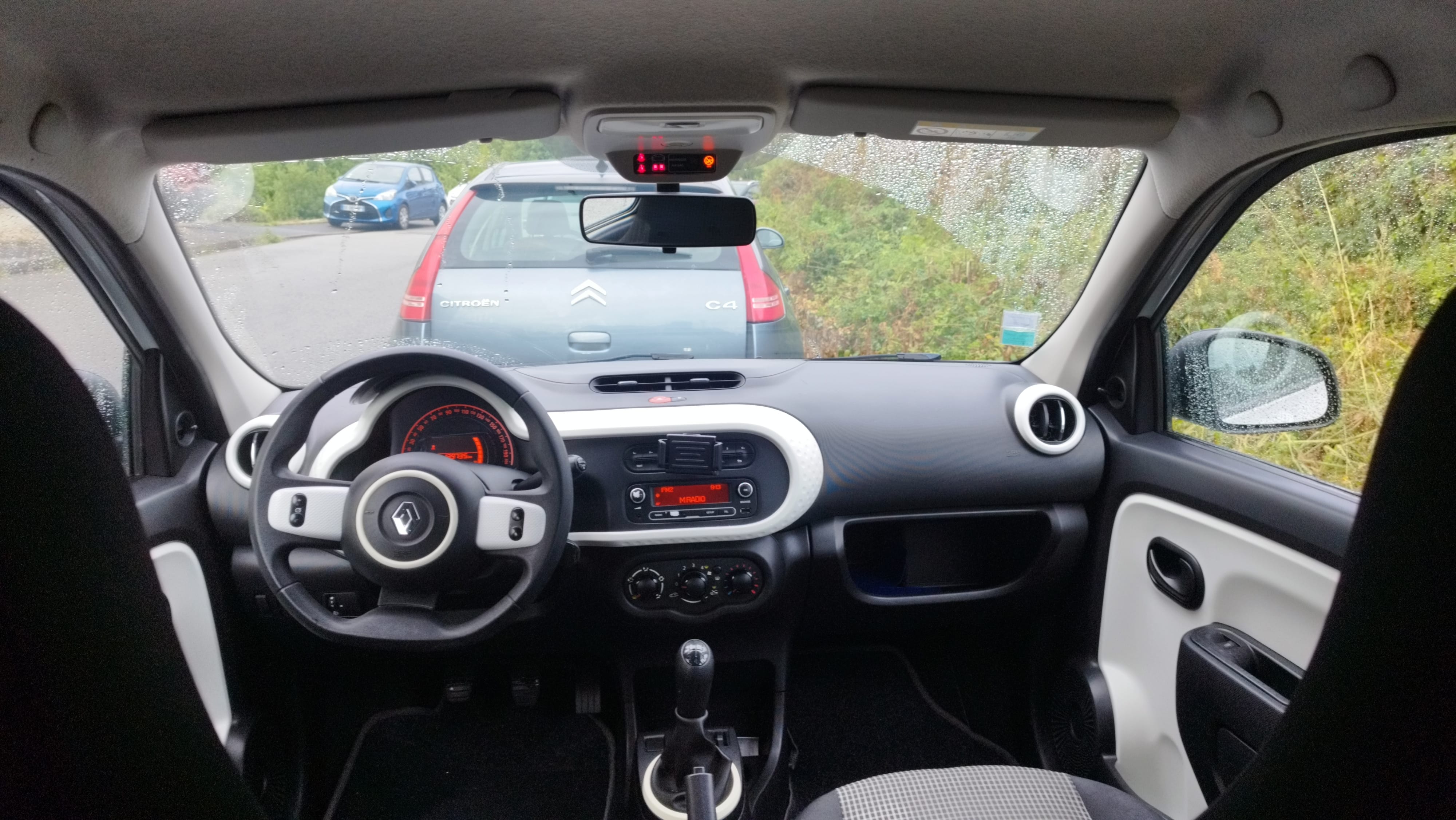 Renault Twingo III avec Autoradio