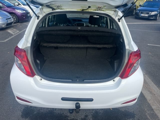 Toyota Yaris avec Siège bébé
