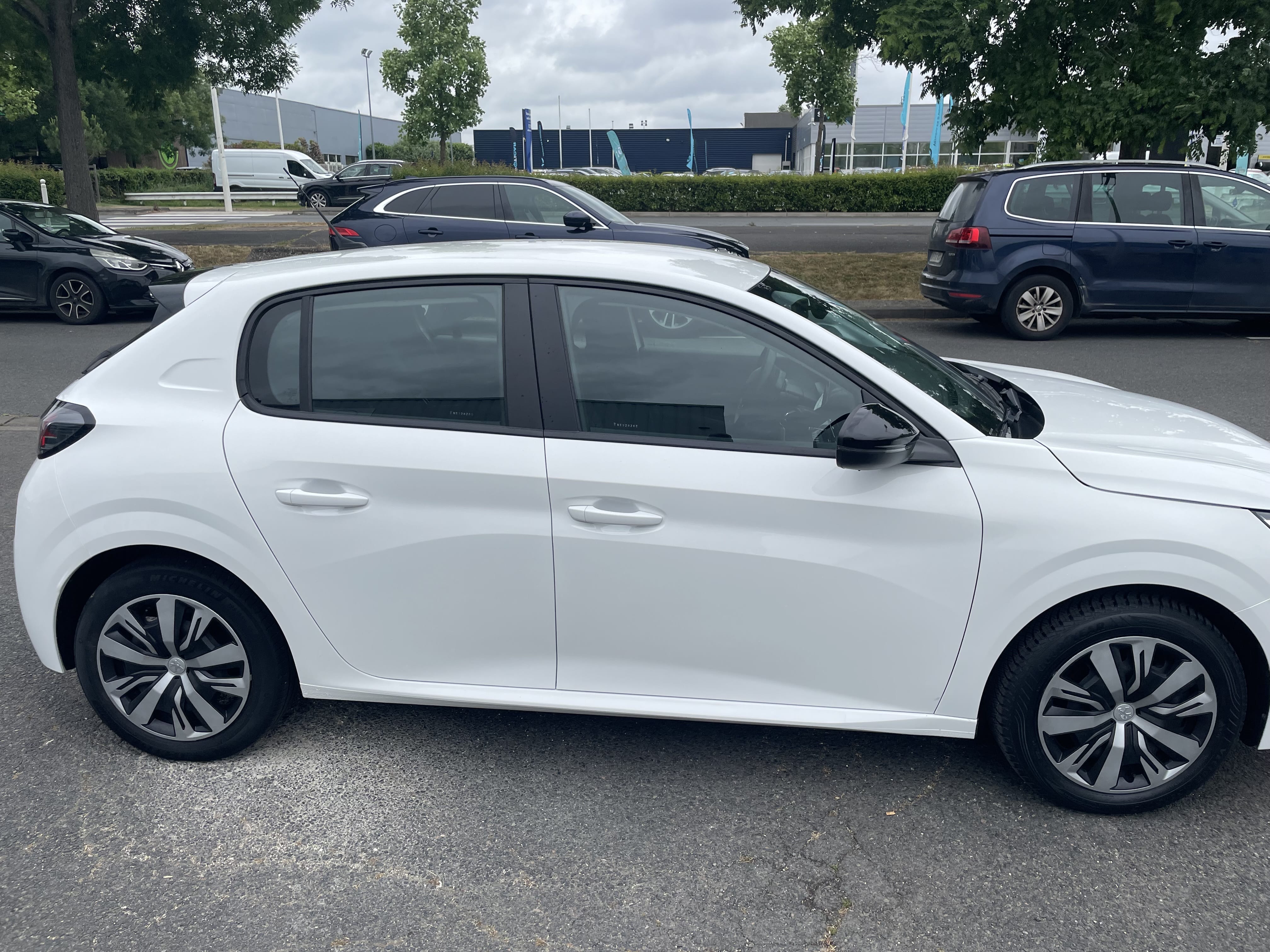 Peugeot 208 avec Entrée audio / iPod