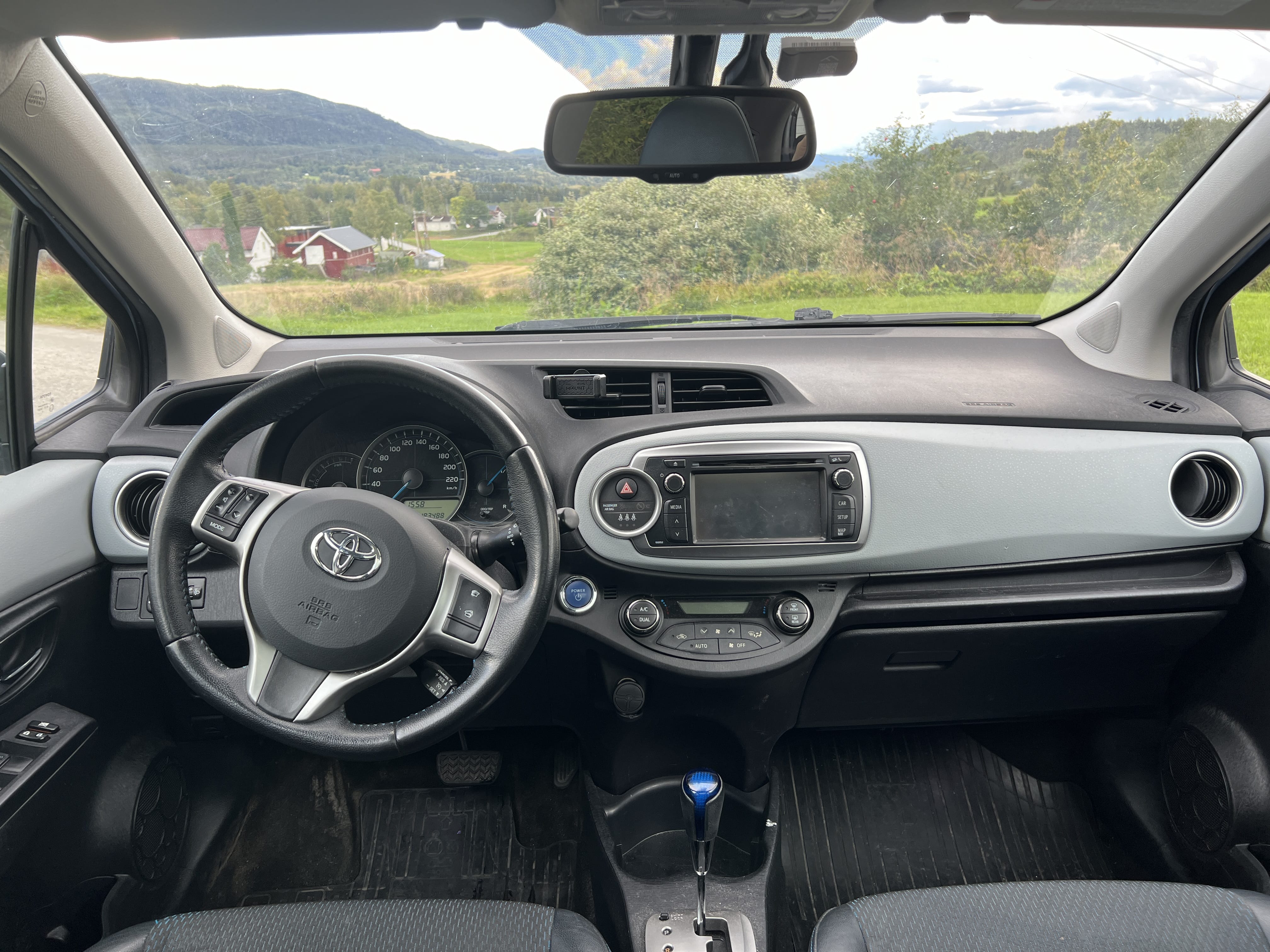 Toyota Yaris Hybrid med Bluetooth audio