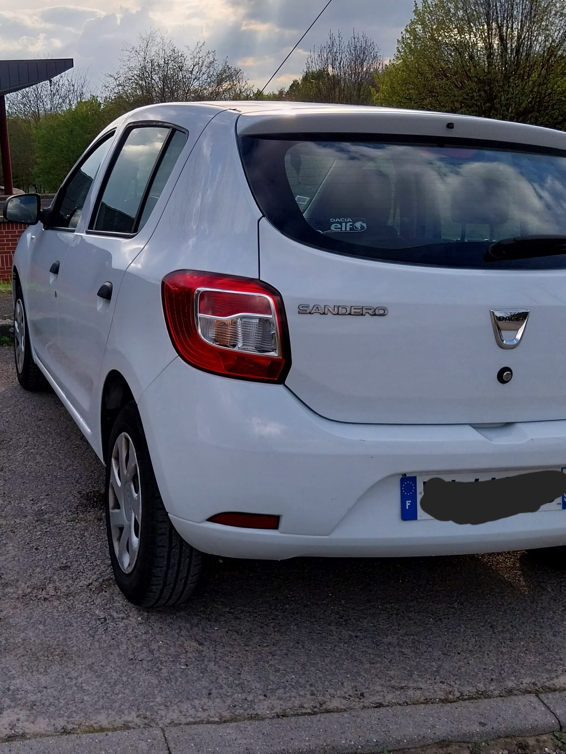 Dacia Sandero avec Entrée audio / iPod