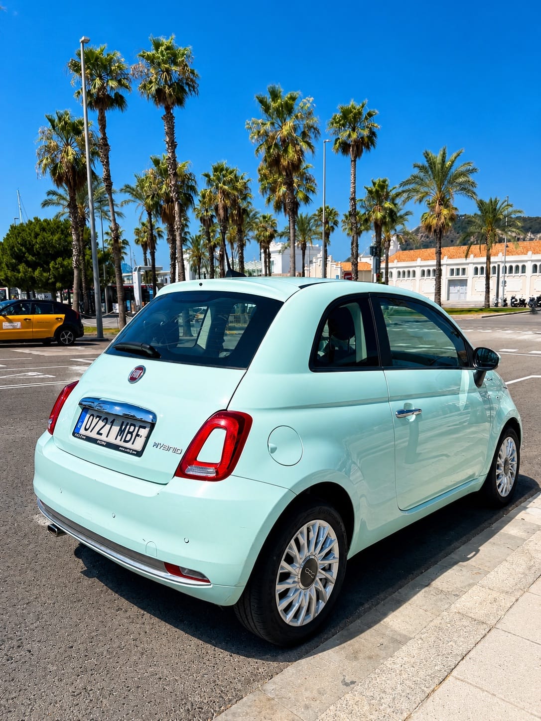 Fiat 500 C Híbrido mit Kindersitz