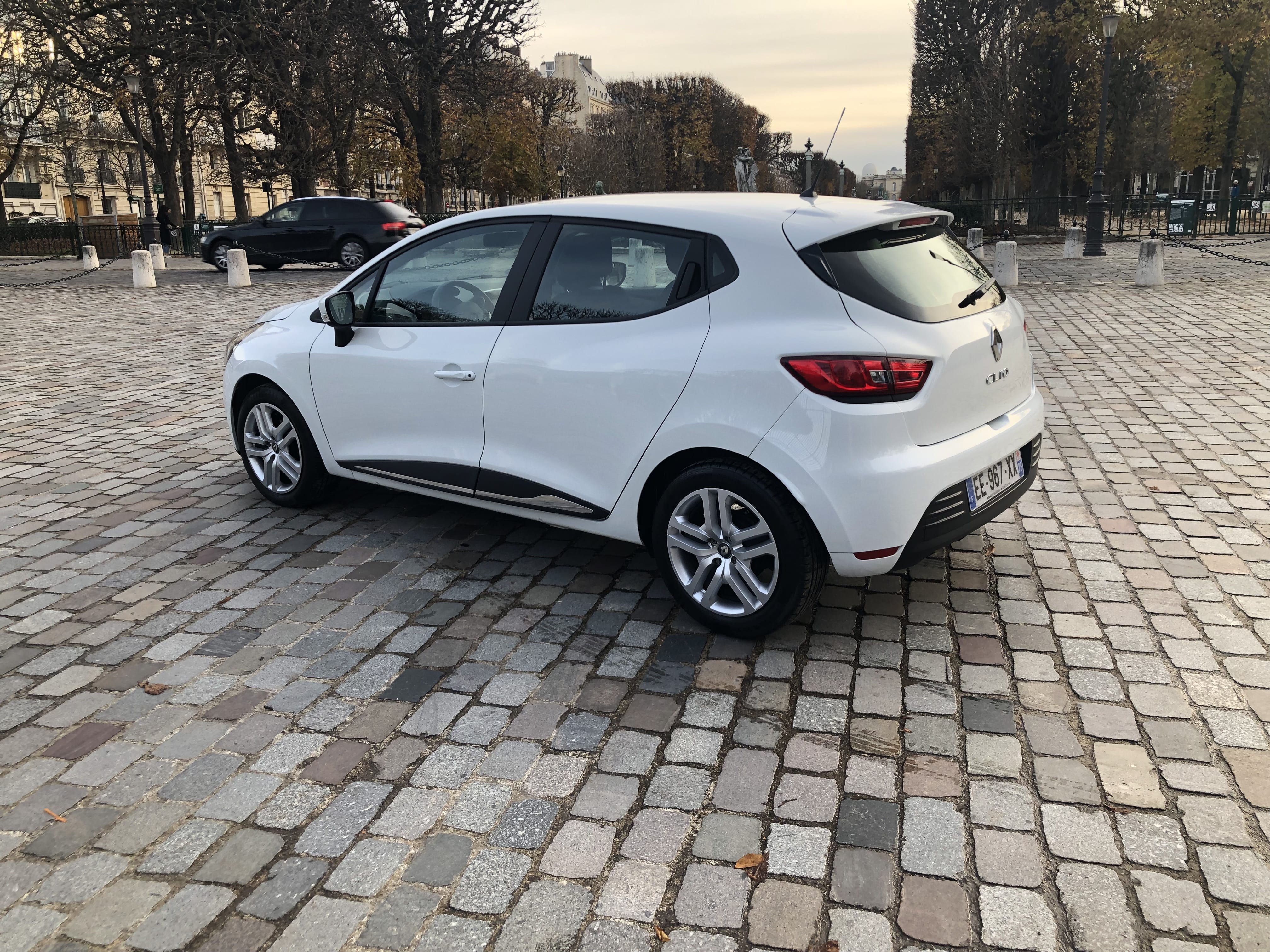 Renault Clio Hôpital la crois saint-Simon/Métro9Maraichers/ rue des Pyrénées /USB/Clim/Régulateur avec Régulateur de vitesse