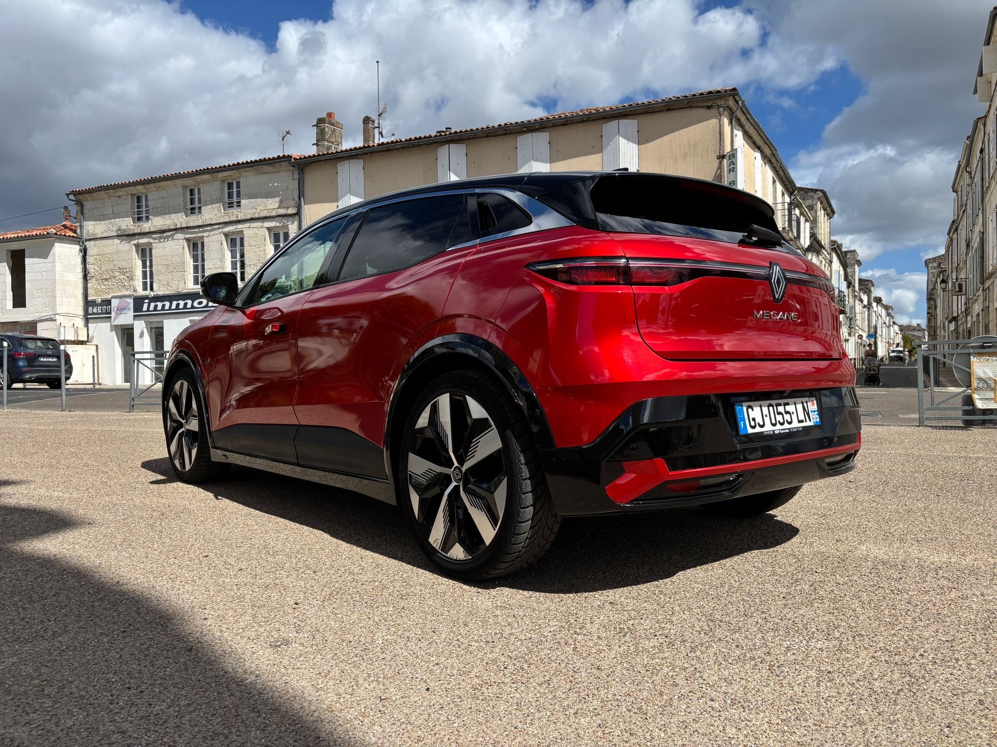 Renault Mégane E-tech Électrique TOUTE OPTION recharge rapide 22 kW AC / 130 kW DC avec Audio Bluetooth