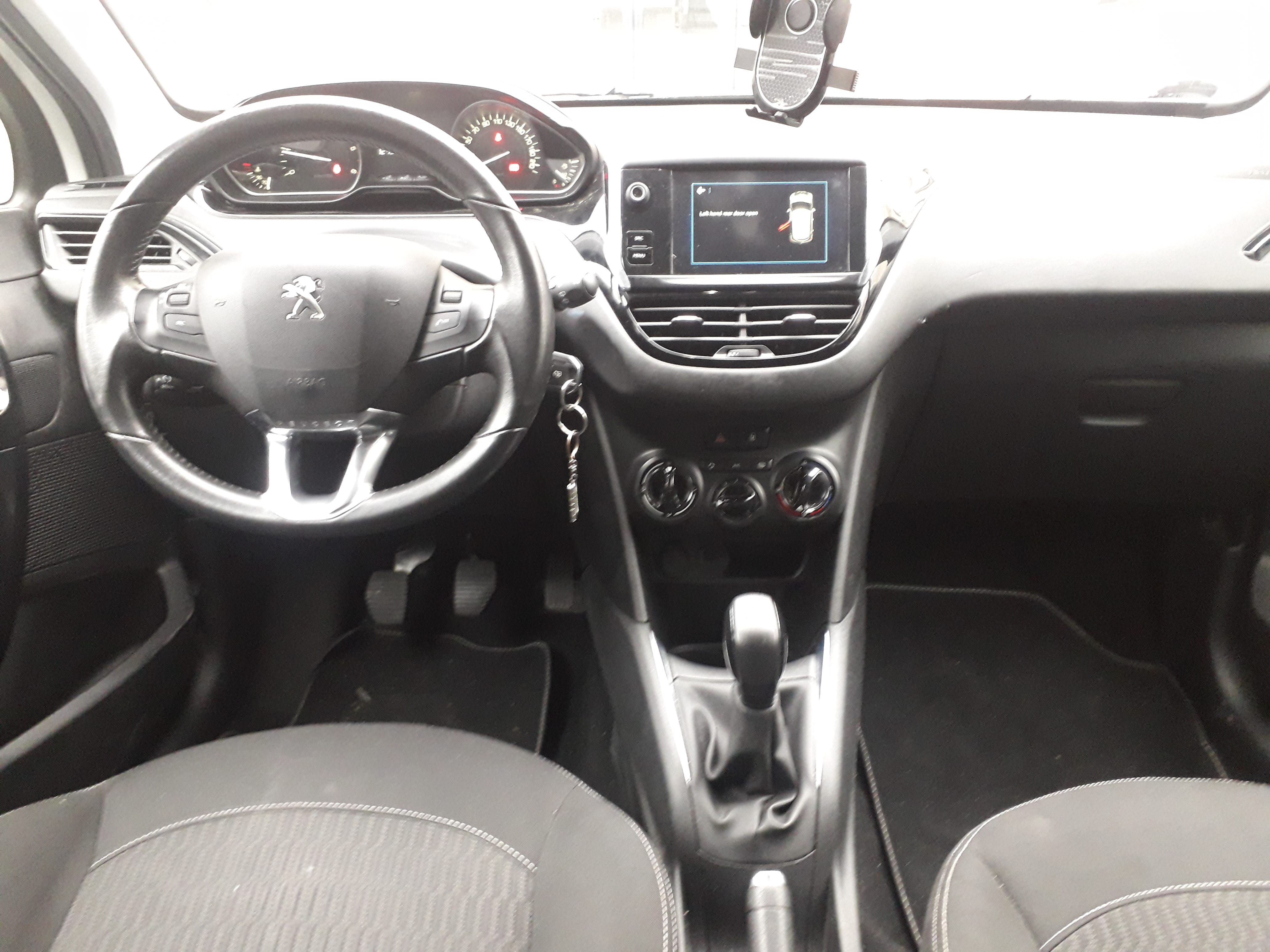 Peugeot 208 avec GPS