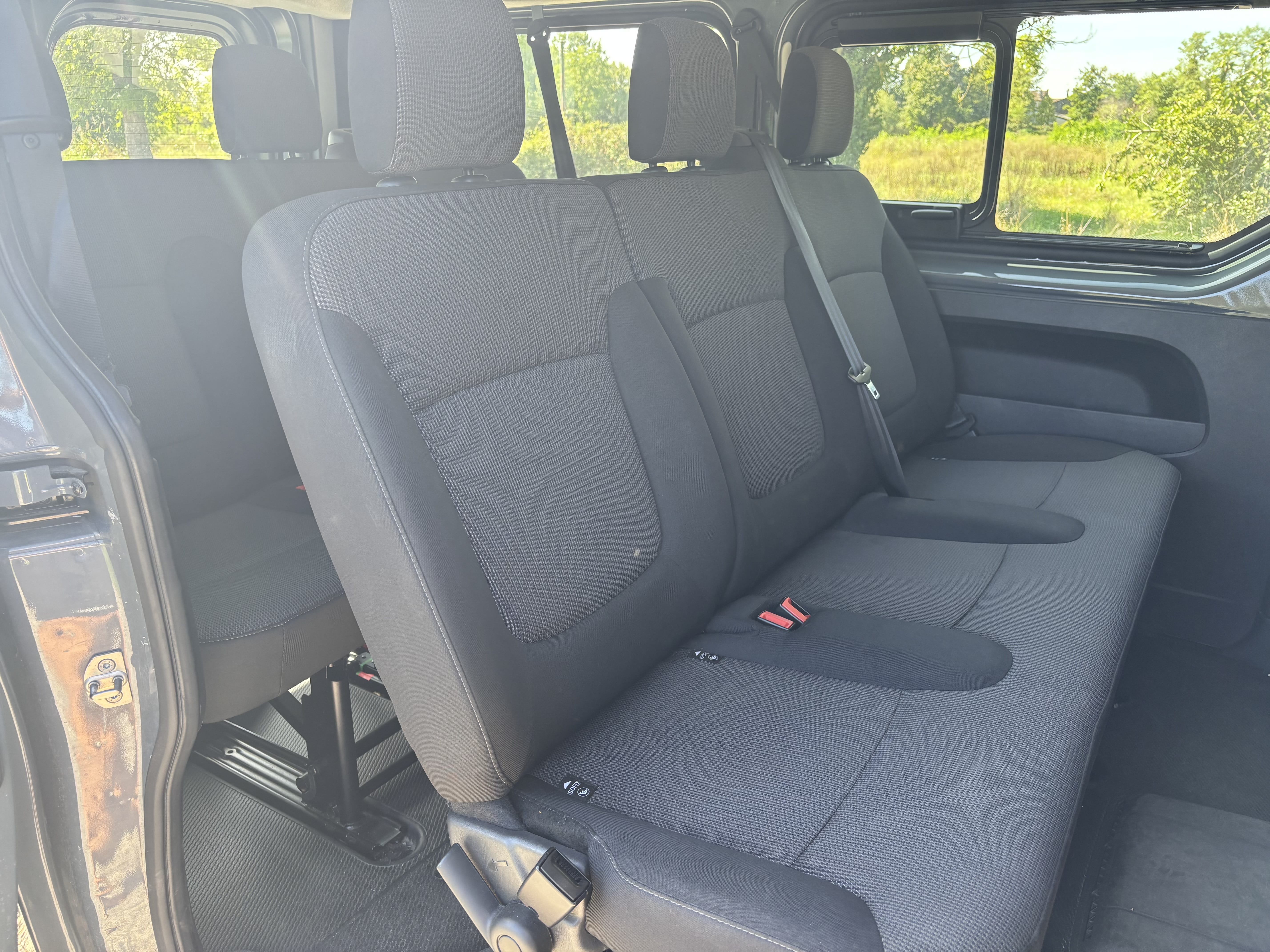 Renault Trafic Passenger 9 places - AEROPORT TOULOUSE-BLAGNAC avec Apple CarPlay