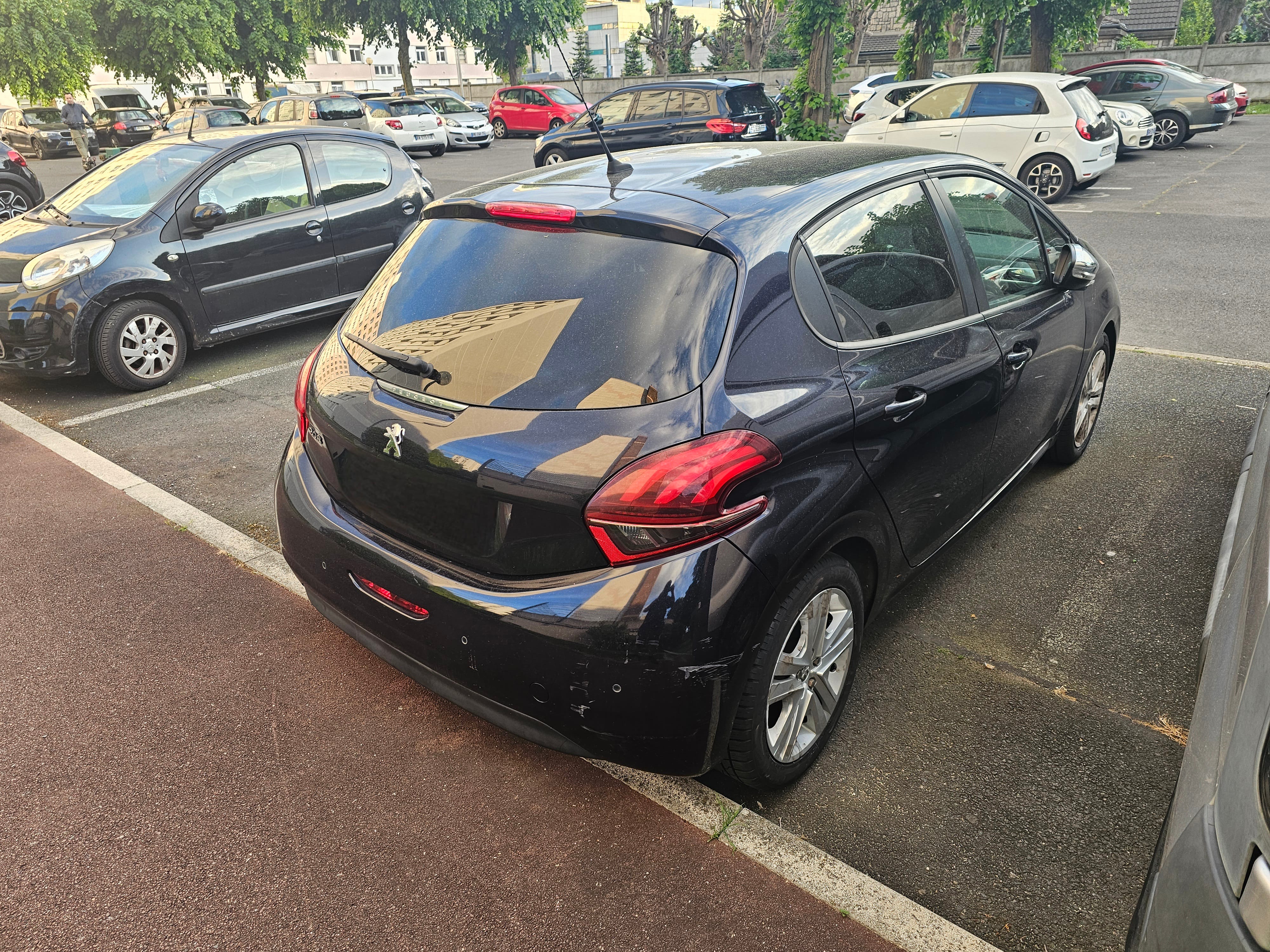 Peugeot 208 1.2 essence avec Audio Bluetooth