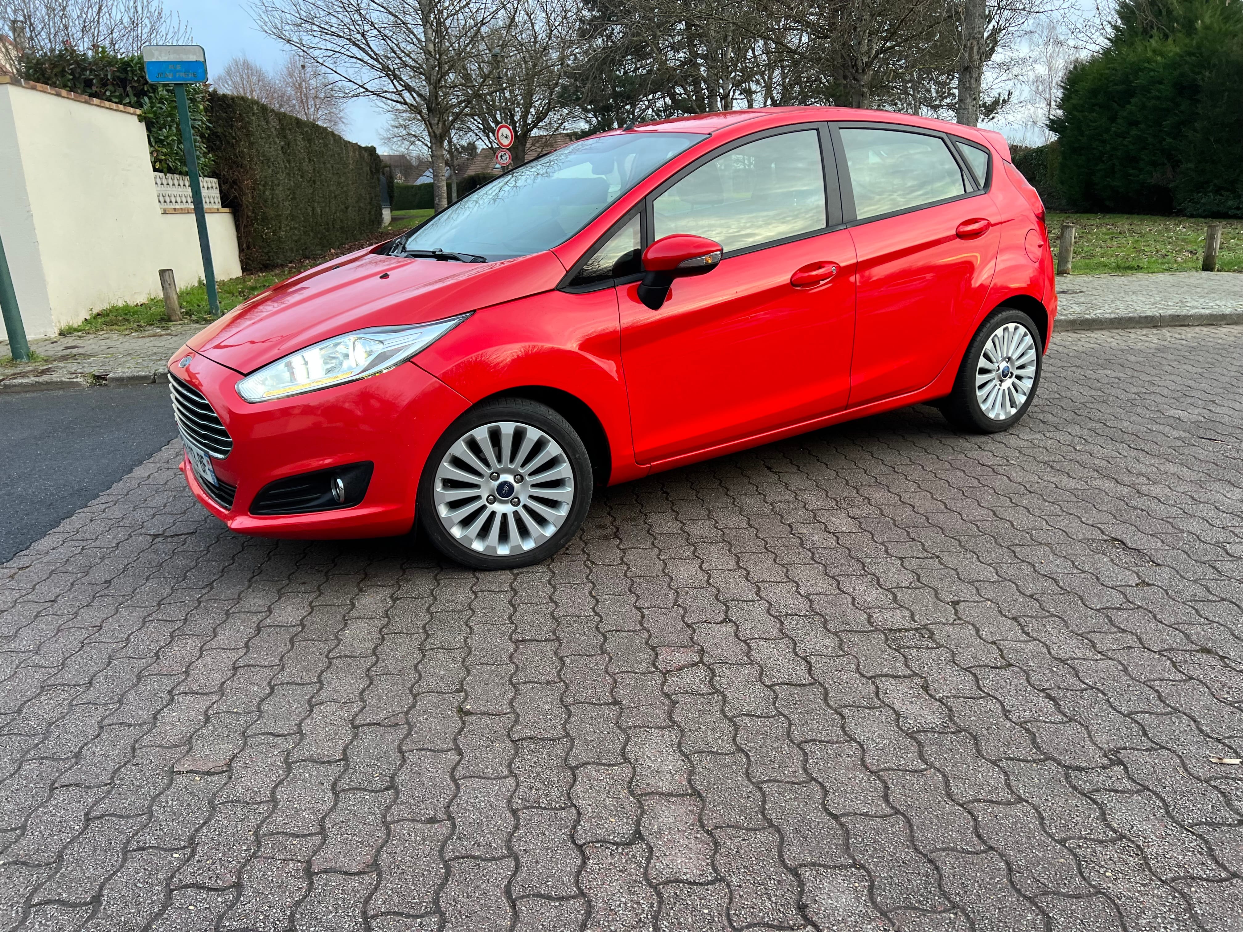 Ford Fiesta avec Climatisation