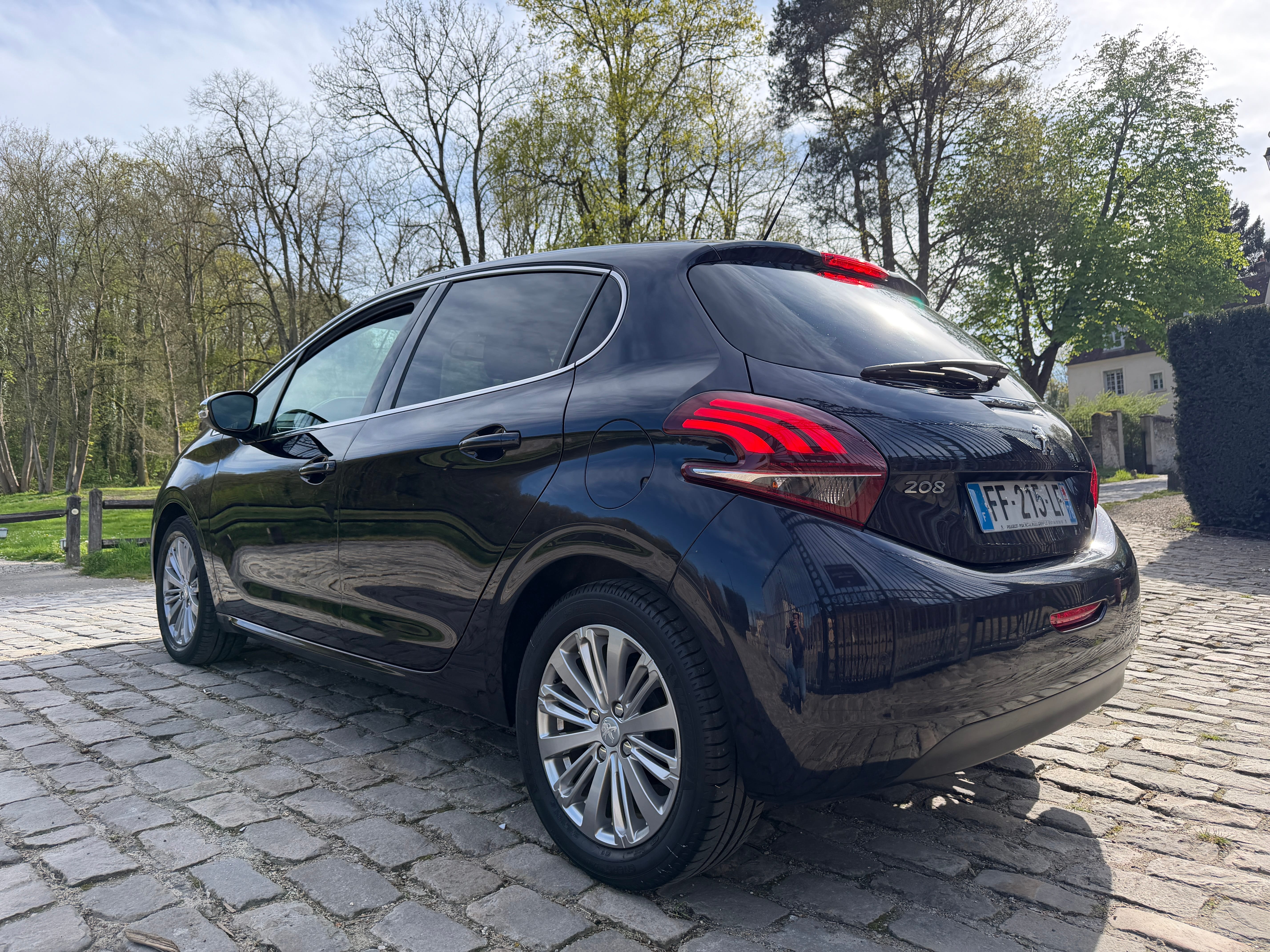 Peugeot 208 avec Autoradio
