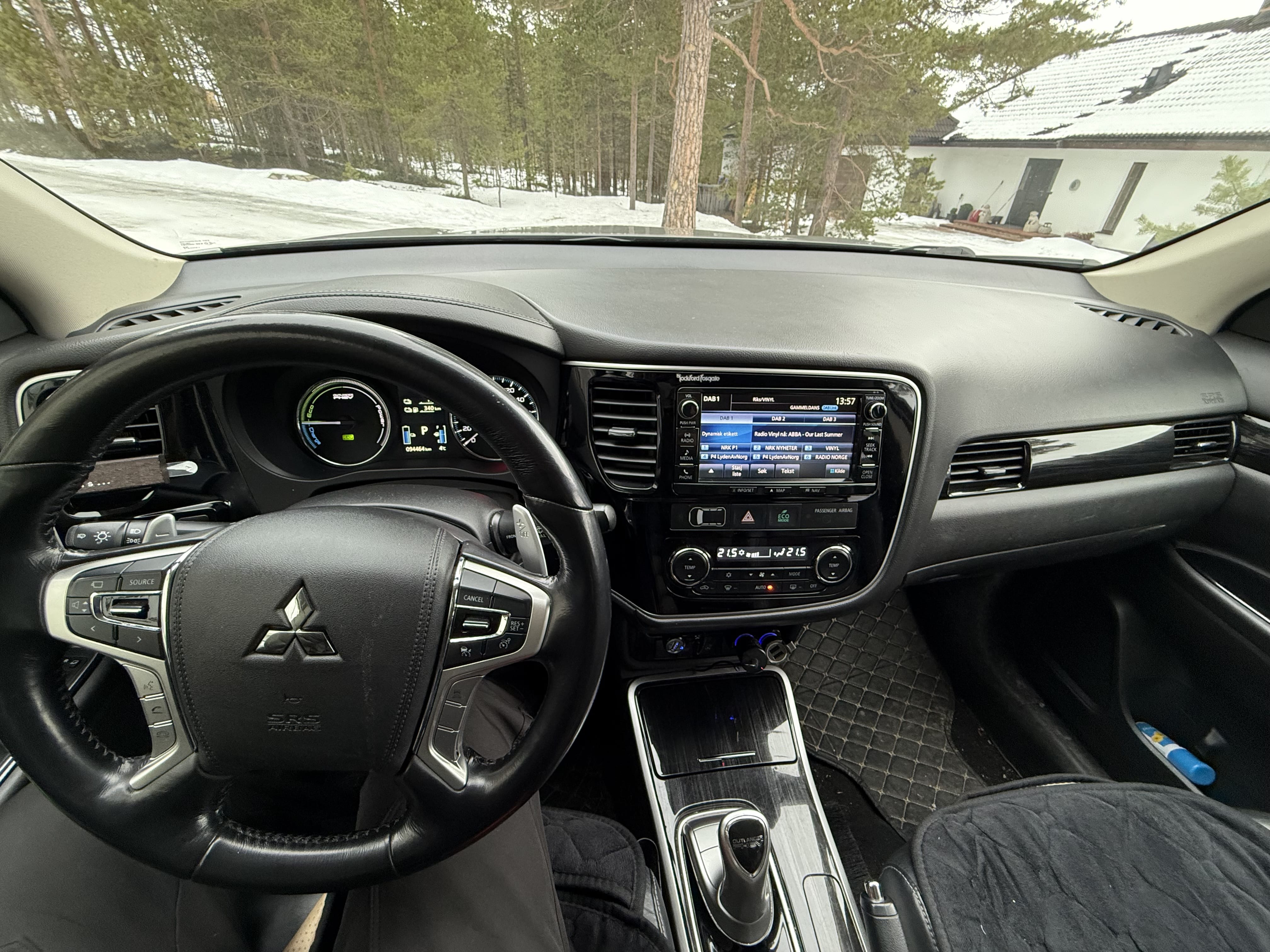 Mitsubishi Outlander Hybrid med Cruisekontroll