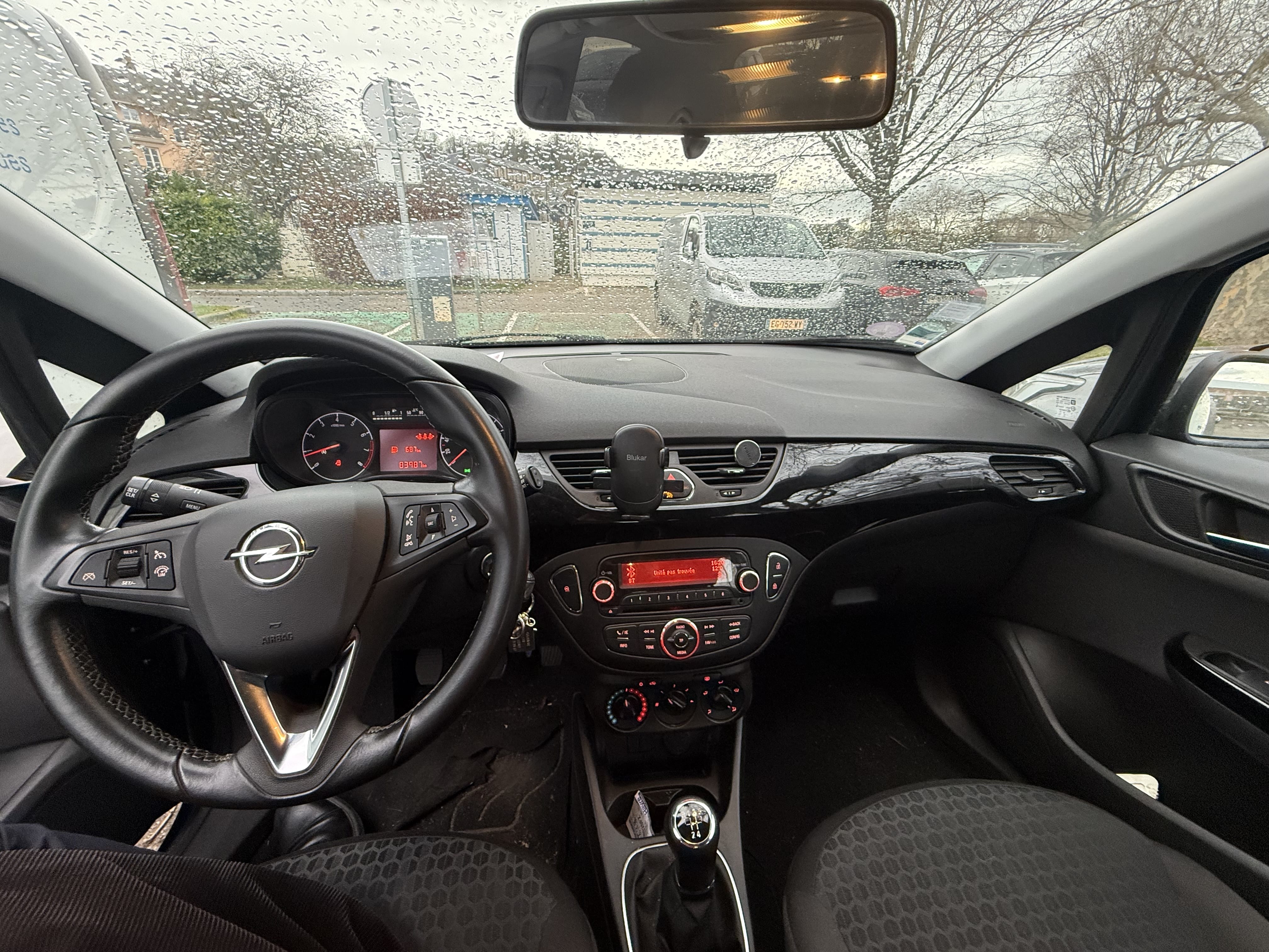 Opel Corsa avec Entrée audio / iPod