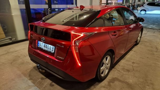 Toyota Prius 1,8 Hybrid, Automat, hengerfeste, perfekt for korte og lange kjøreturer. med Cruisekontroll