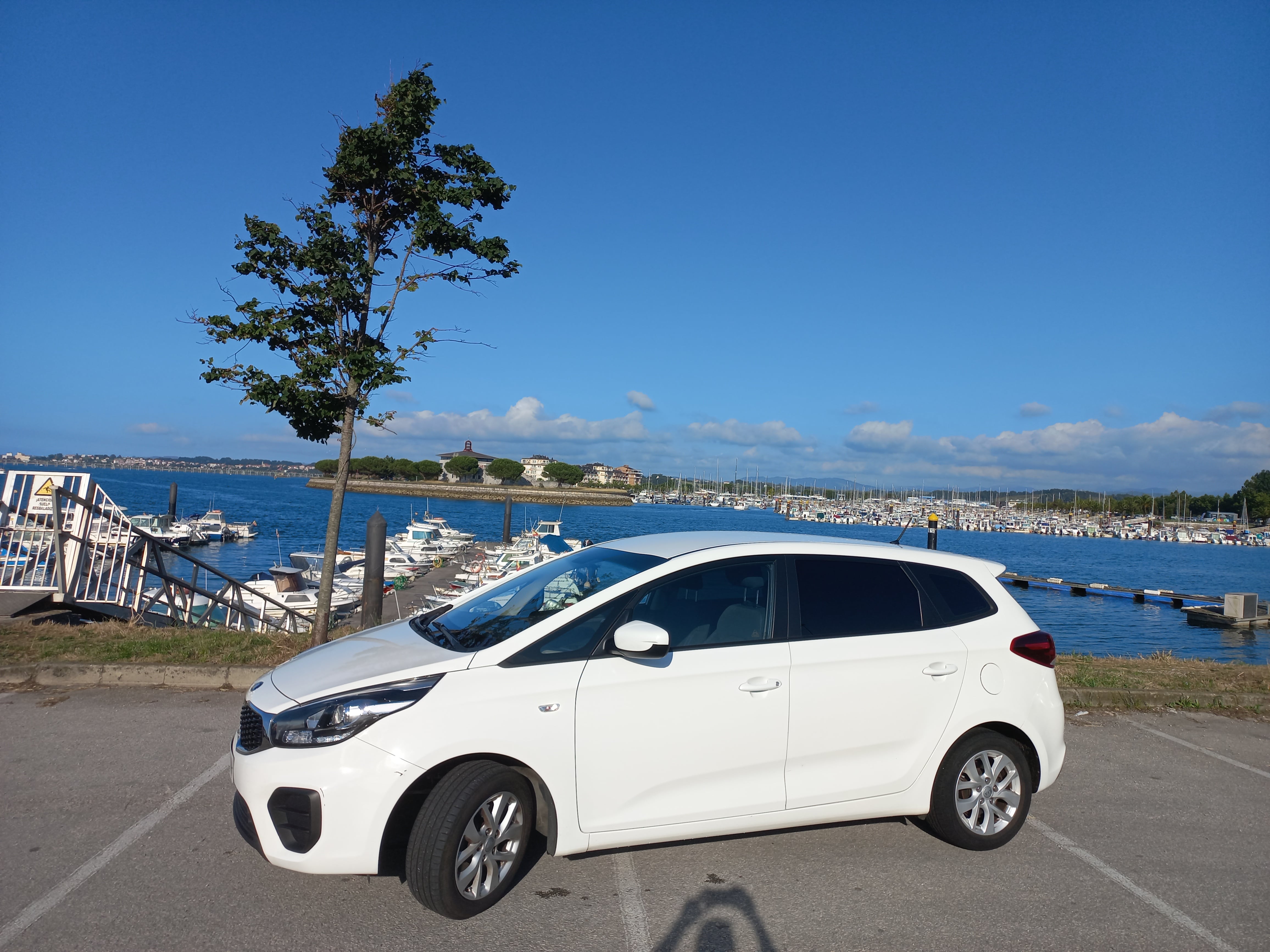 Kia Carens con Entrada de Audio/iPod