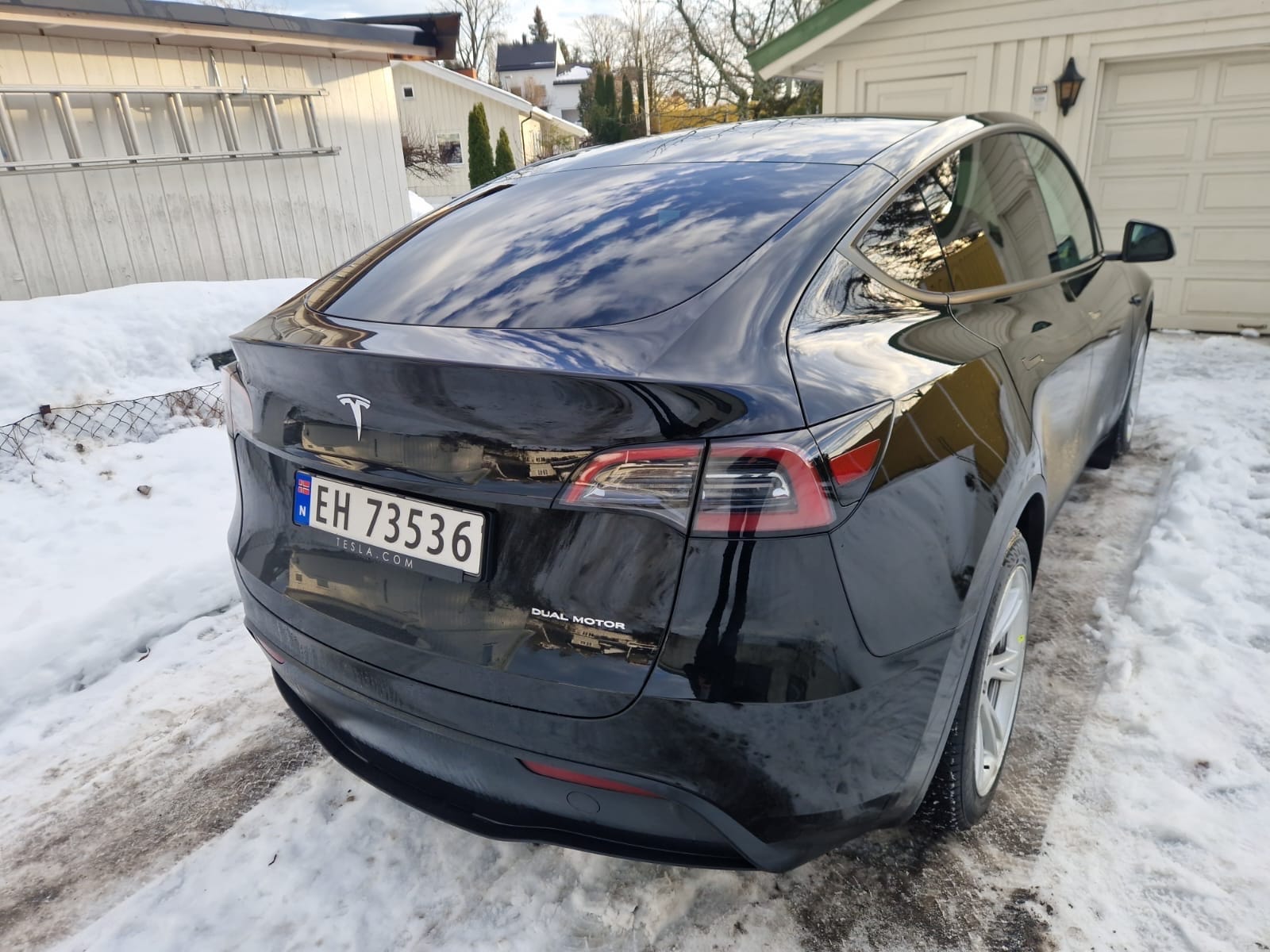 Tesla Model Y Long Range med Ryggekamera