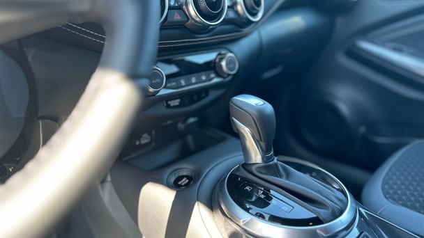 Nissan Juke N-Connecta Hybride - Blanc avec Entrée audio / iPod