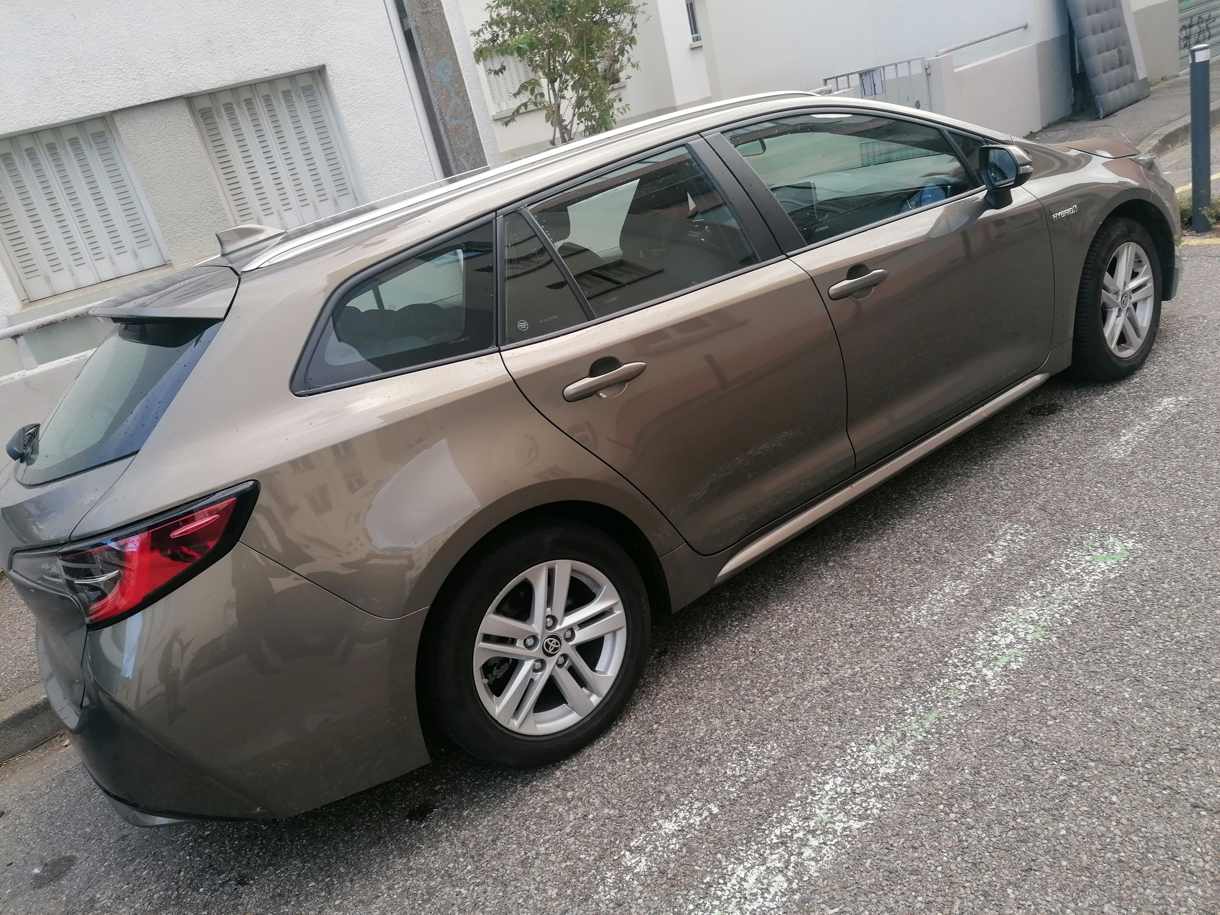 Toyota Corolla Break Hybride avec GPS