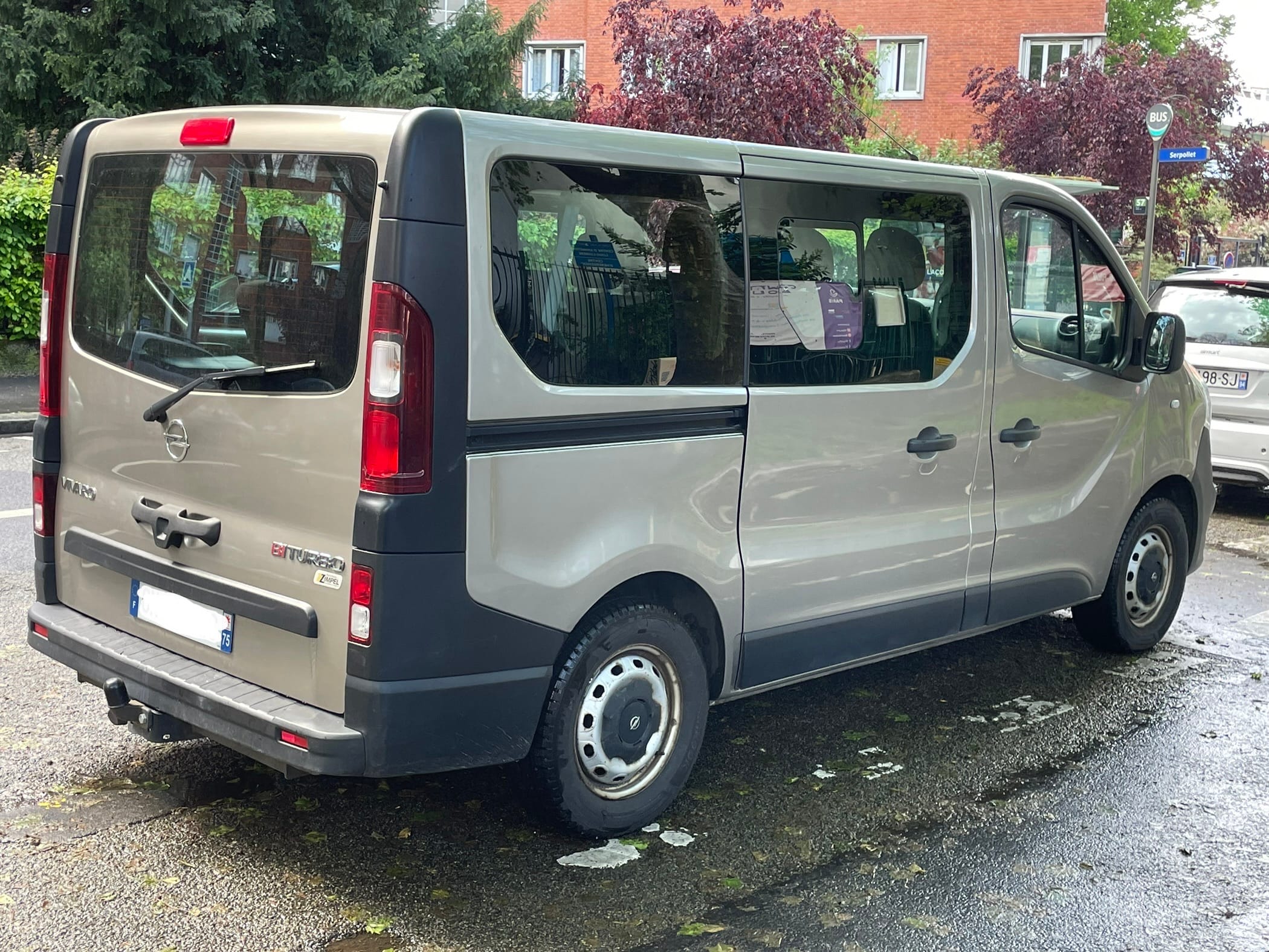 Opel Vivaro Combi avec GPS