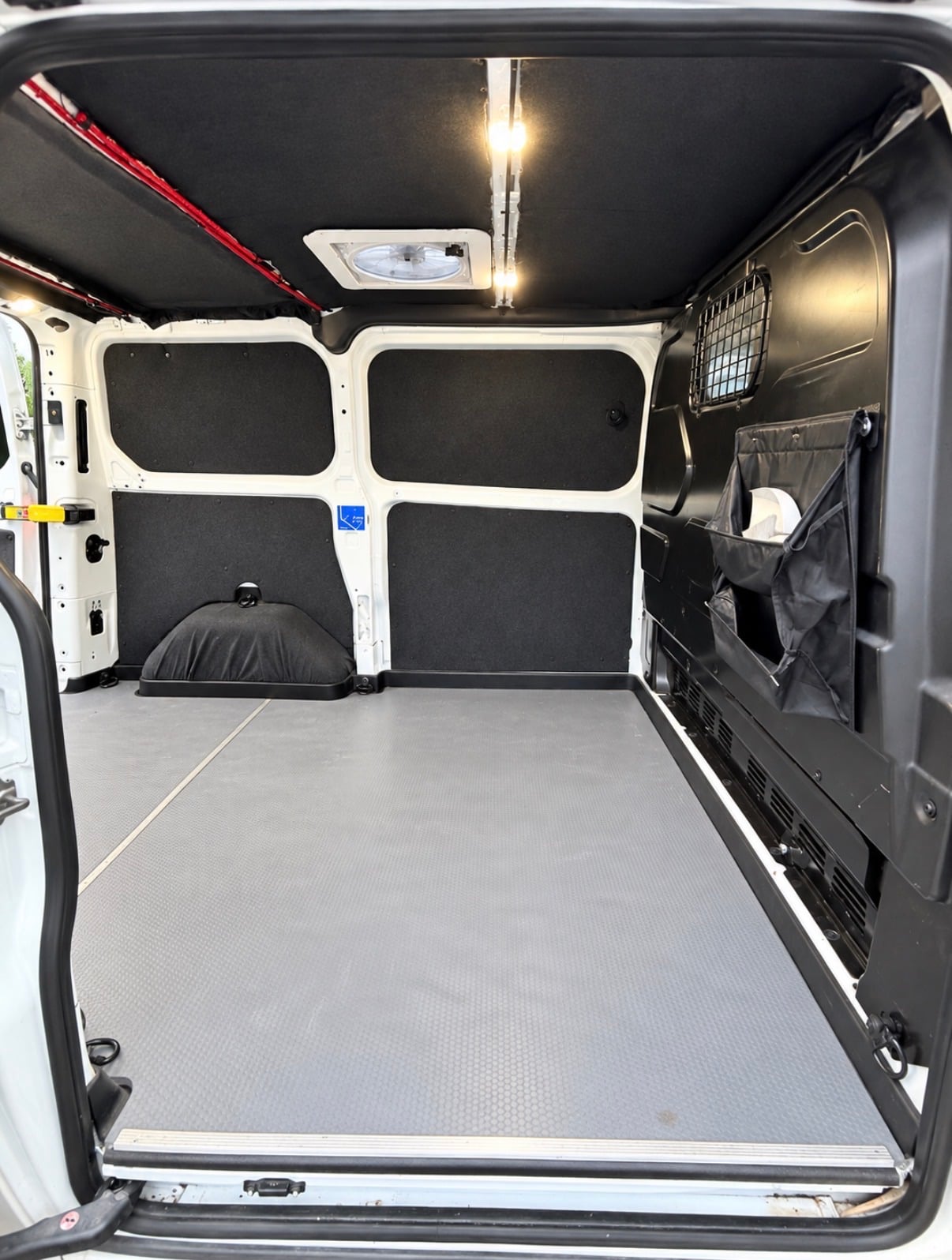 Ford Transit Custom Varebil med Bluetooth audio