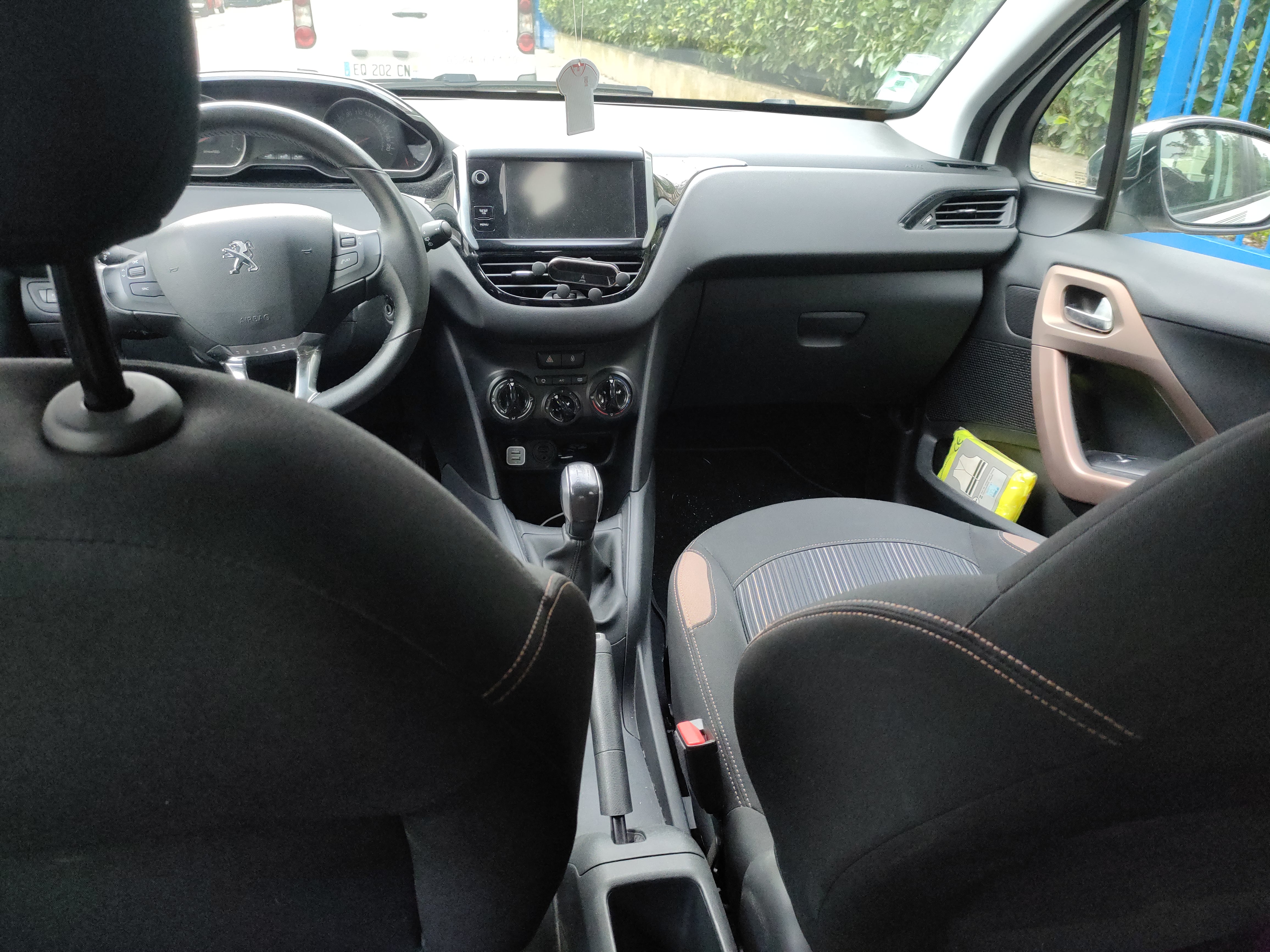 Peugeot 208 avec Entrée audio / iPod