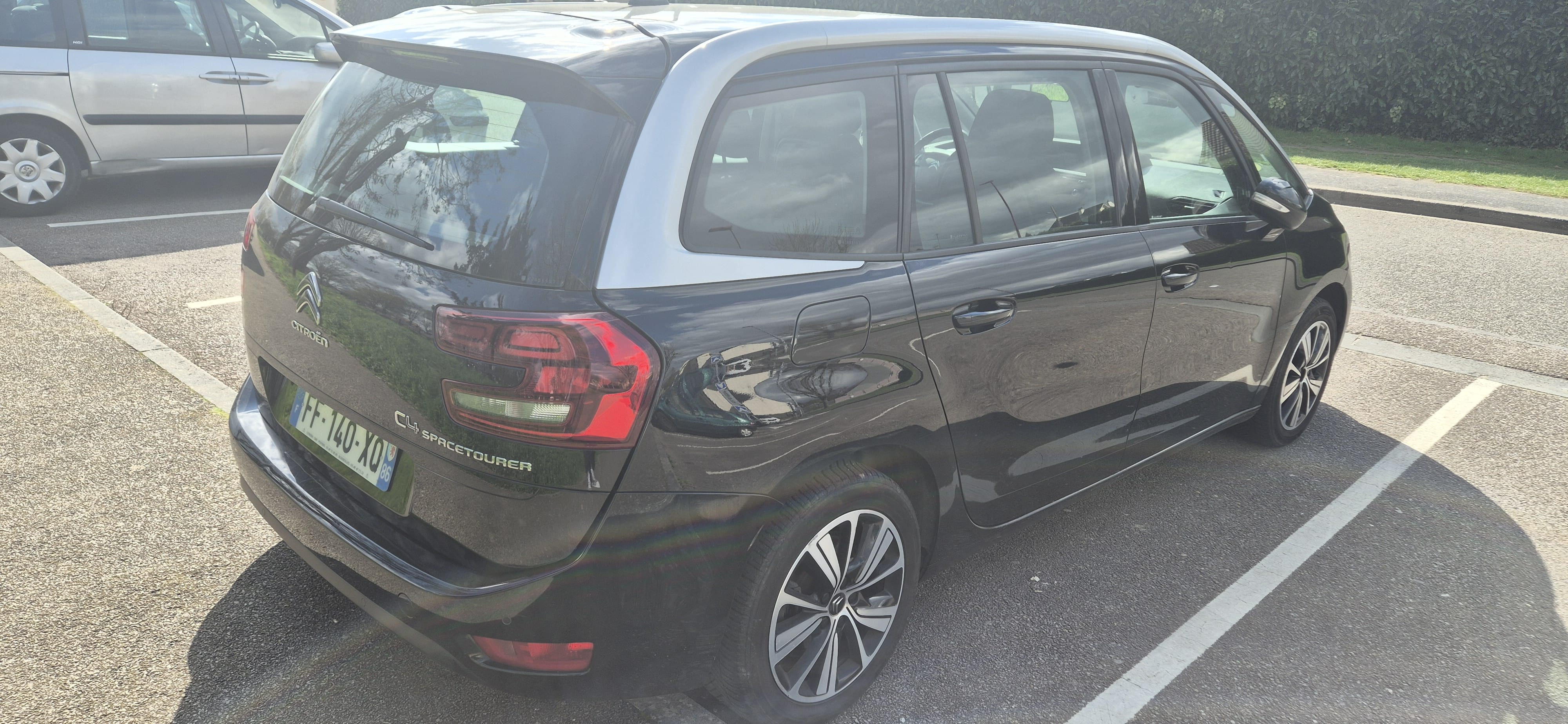 Citroen C4 Grand Spacetourer avec GPS
