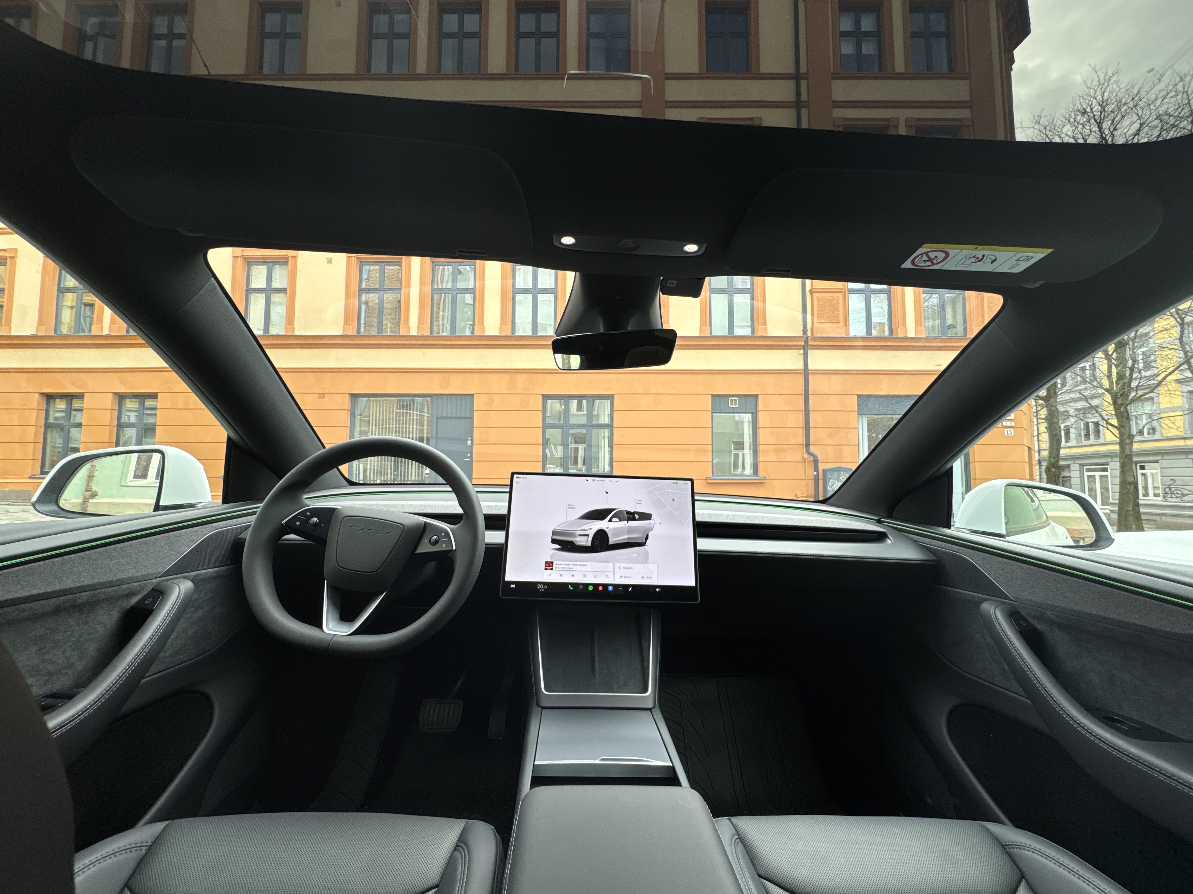 Tesla Model Y Performance med GPS