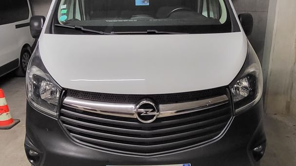 Opel Vivaro Combi Minibus 9places.Version allongée avec grand coffre avec Audio Bluetooth